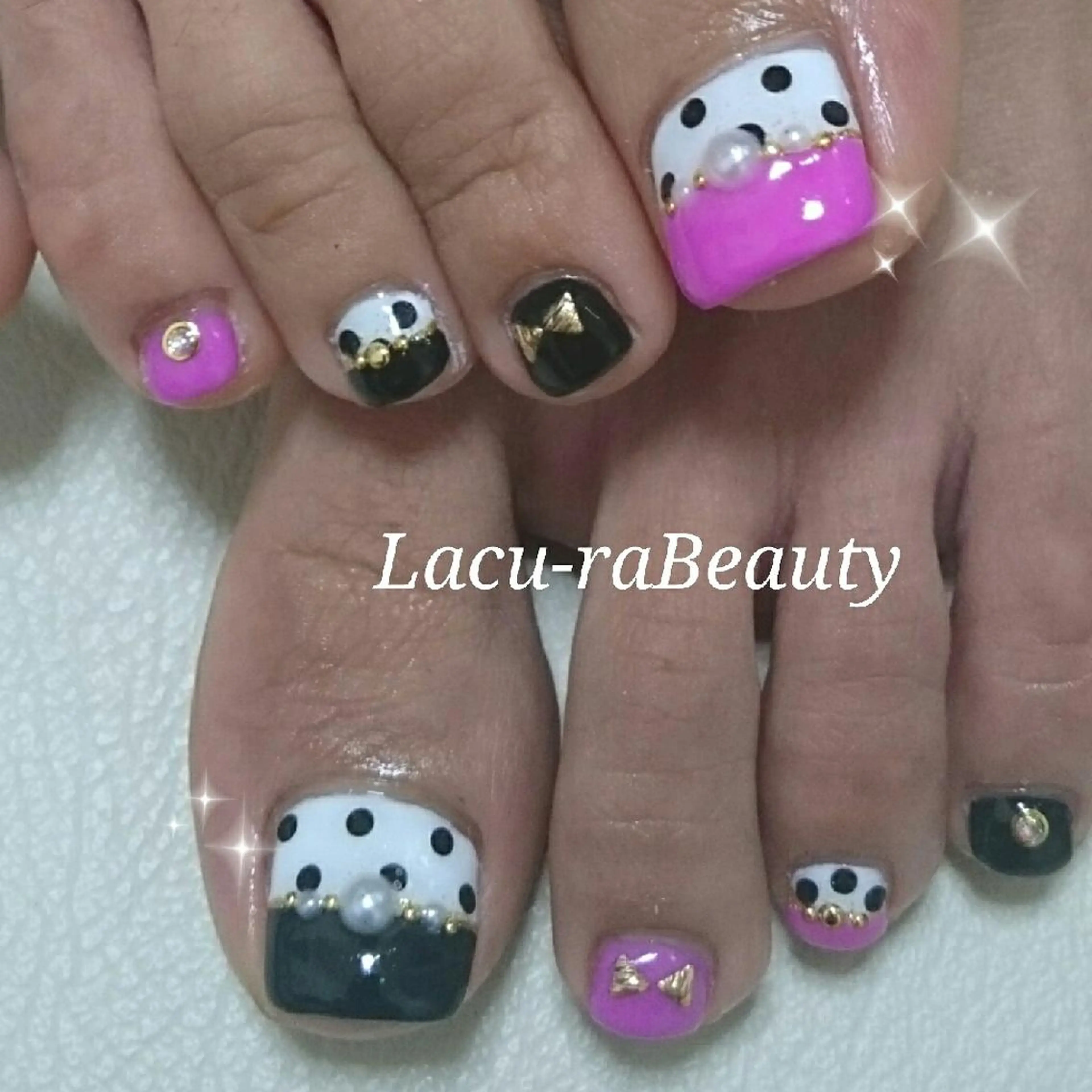 ネイル 小顔と腸の専門店 ラクーラビューティのエステ・リラクイメージ