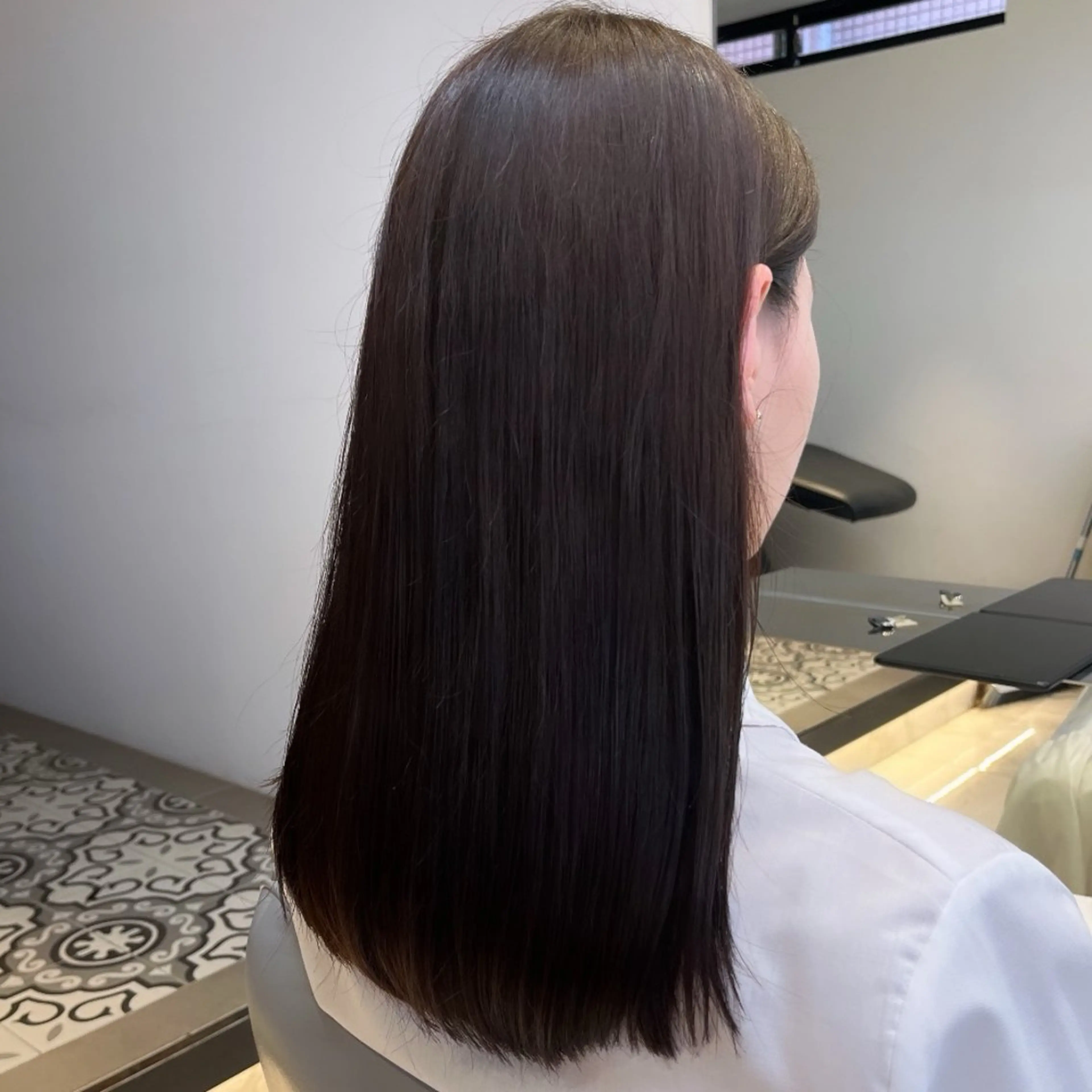 ミディアム カラー ブラウンカラー 透明感カラー グレージュ カーキグレージュ マットブラウン ヘアカラー トリートメント ヘッドスパ ヘアセット カジュアルを女っぽく 𝗮𝘆𝗮𝗰𝗼のヘアスタイル