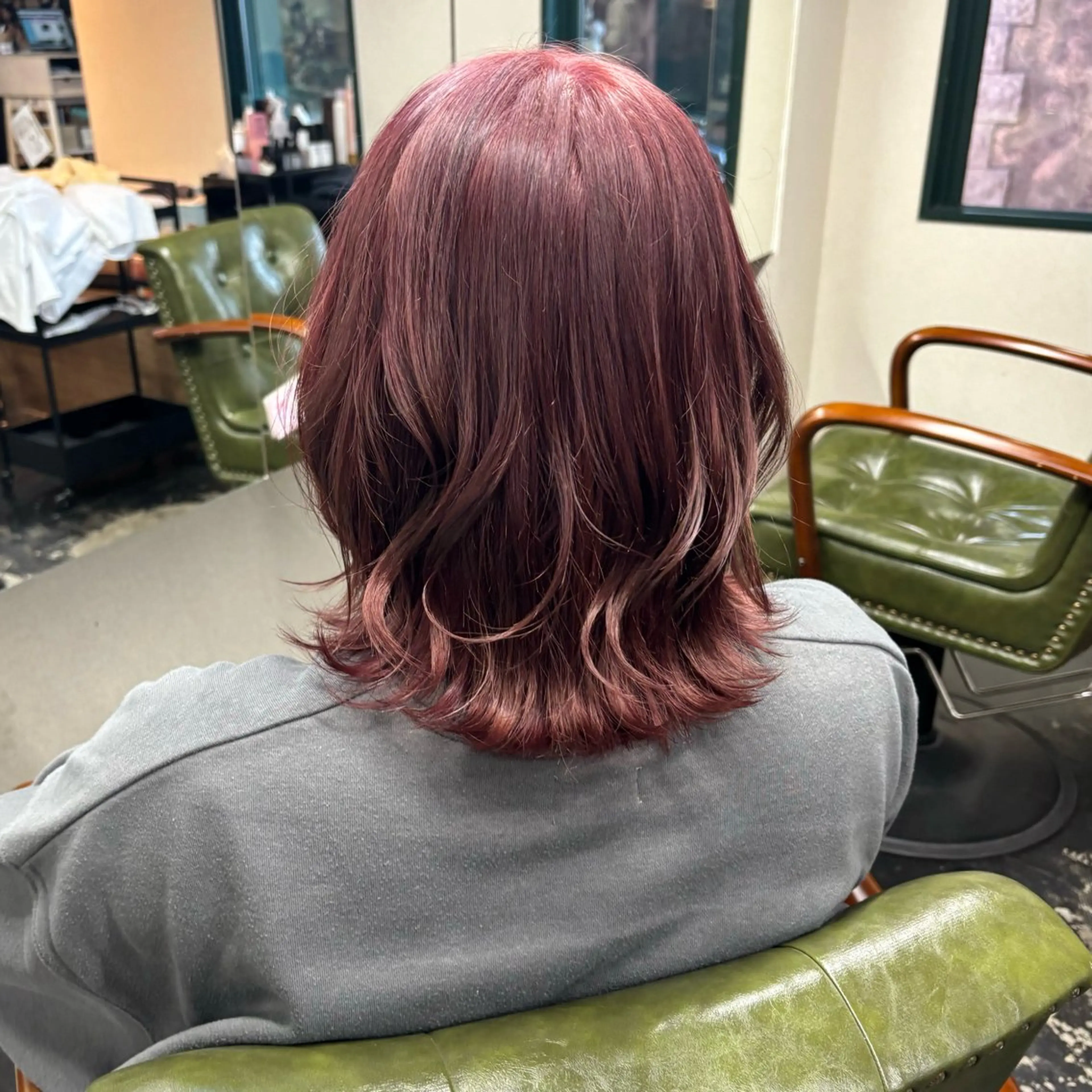 ミディアム カラー 岡村 莉穂のヘアスタイル