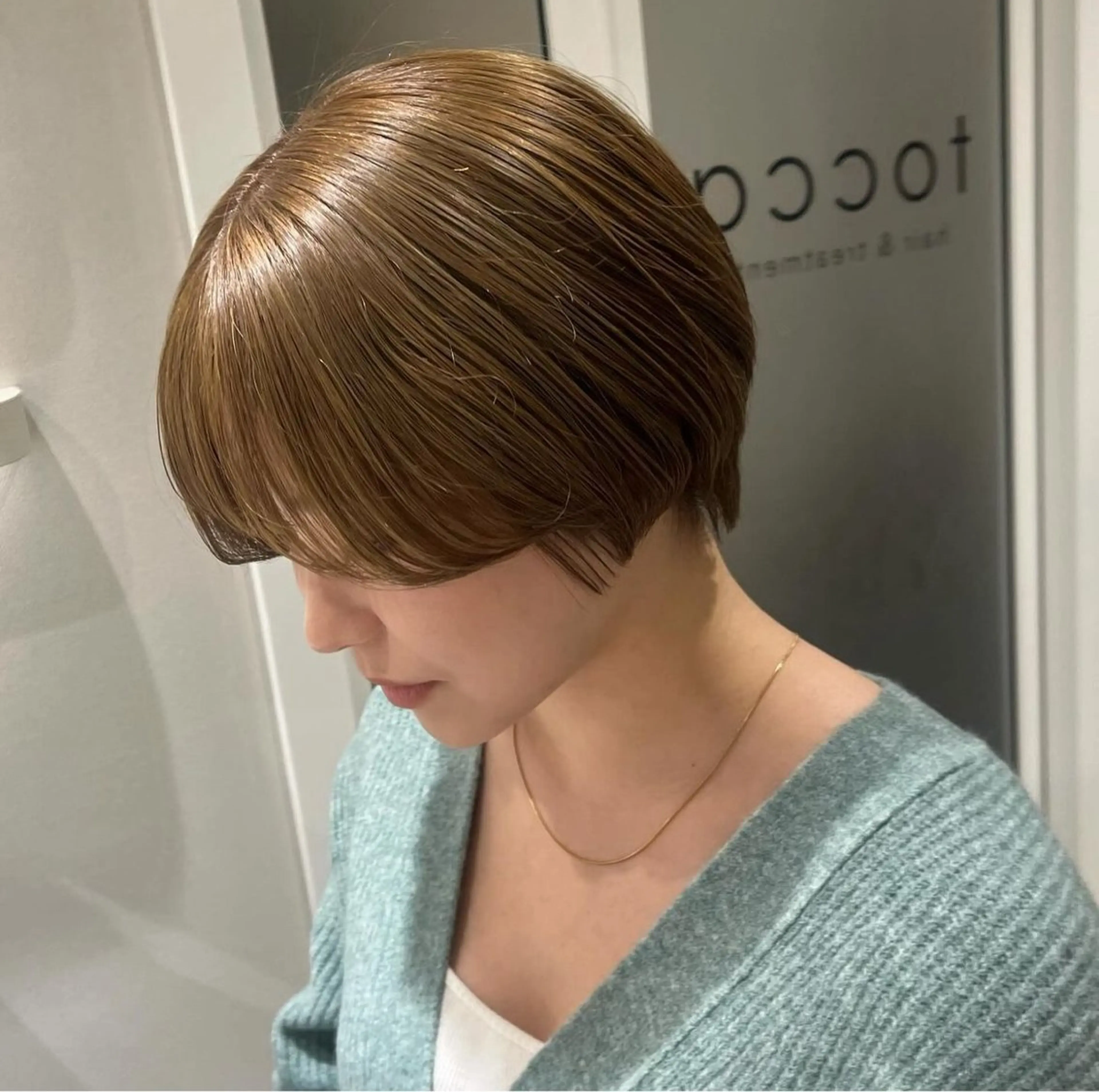 ショート カラー 丸みショート ベージュカラー ミルクティーベージュ ショートヘア 浜野 真貴のヘアスタイル