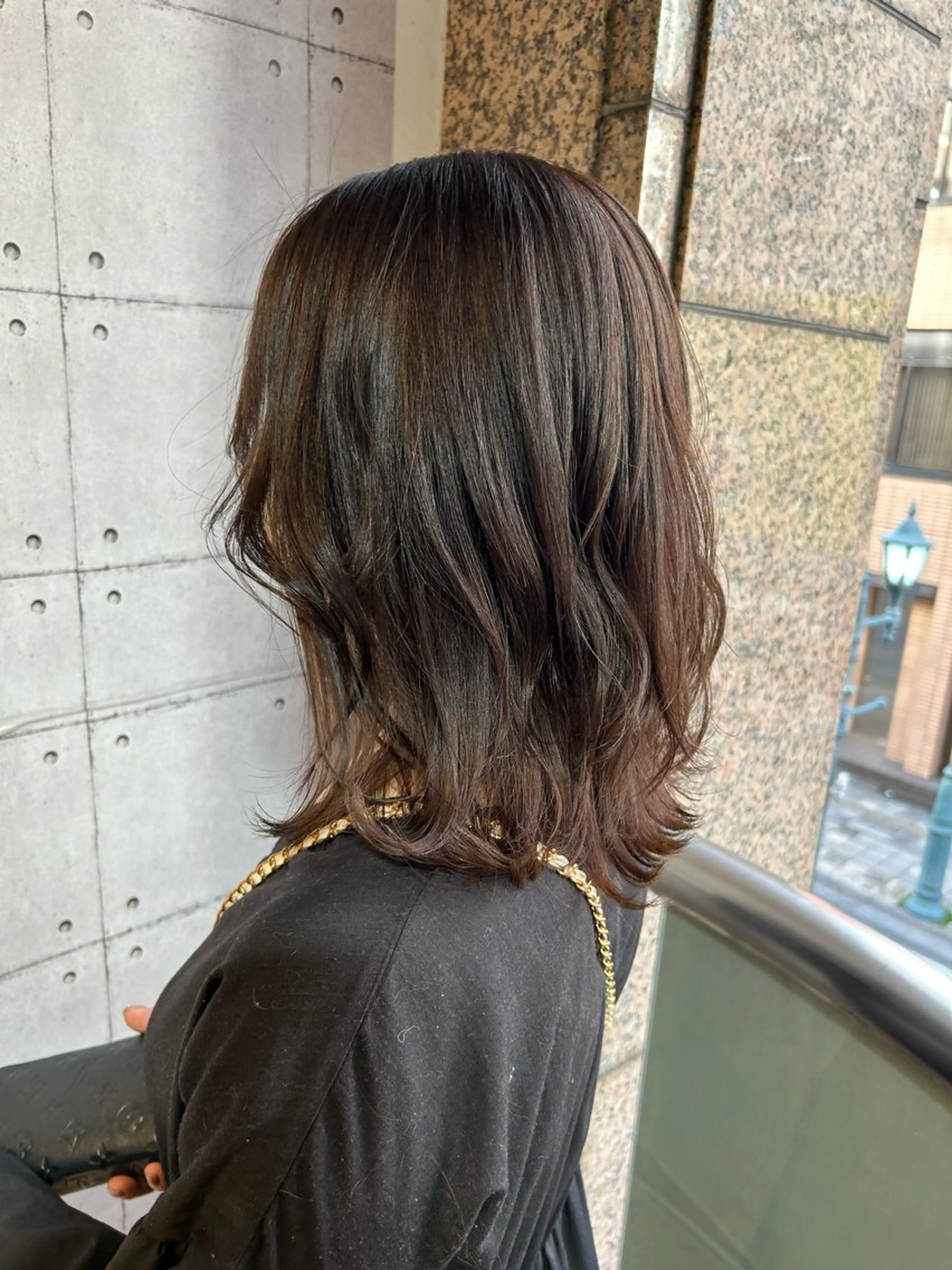 ミディアム カラー 中井 茅佳のヘアスタイル