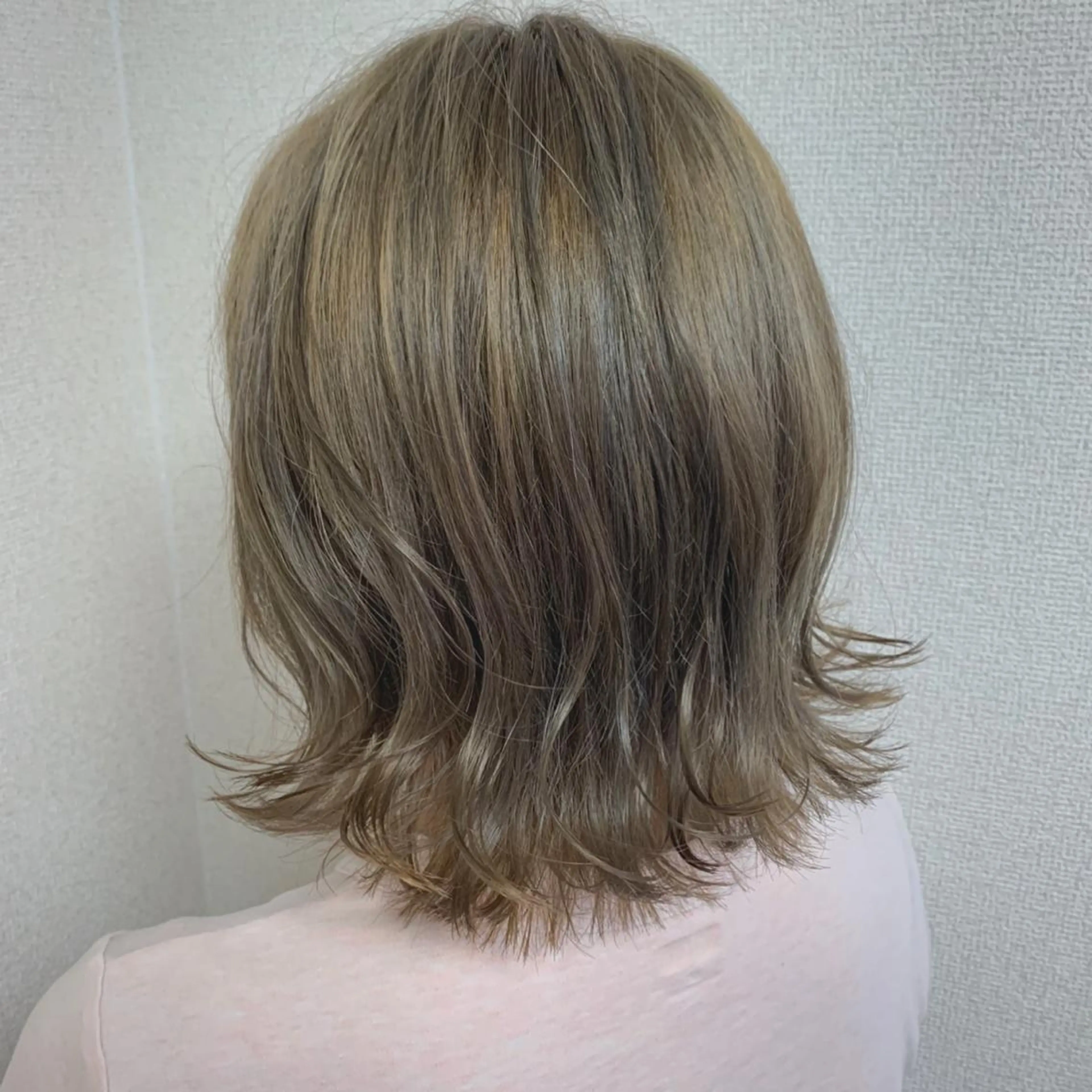 ミディアム アッシュ 髪質改善お任せ ください♪ひとみのヘアスタイル