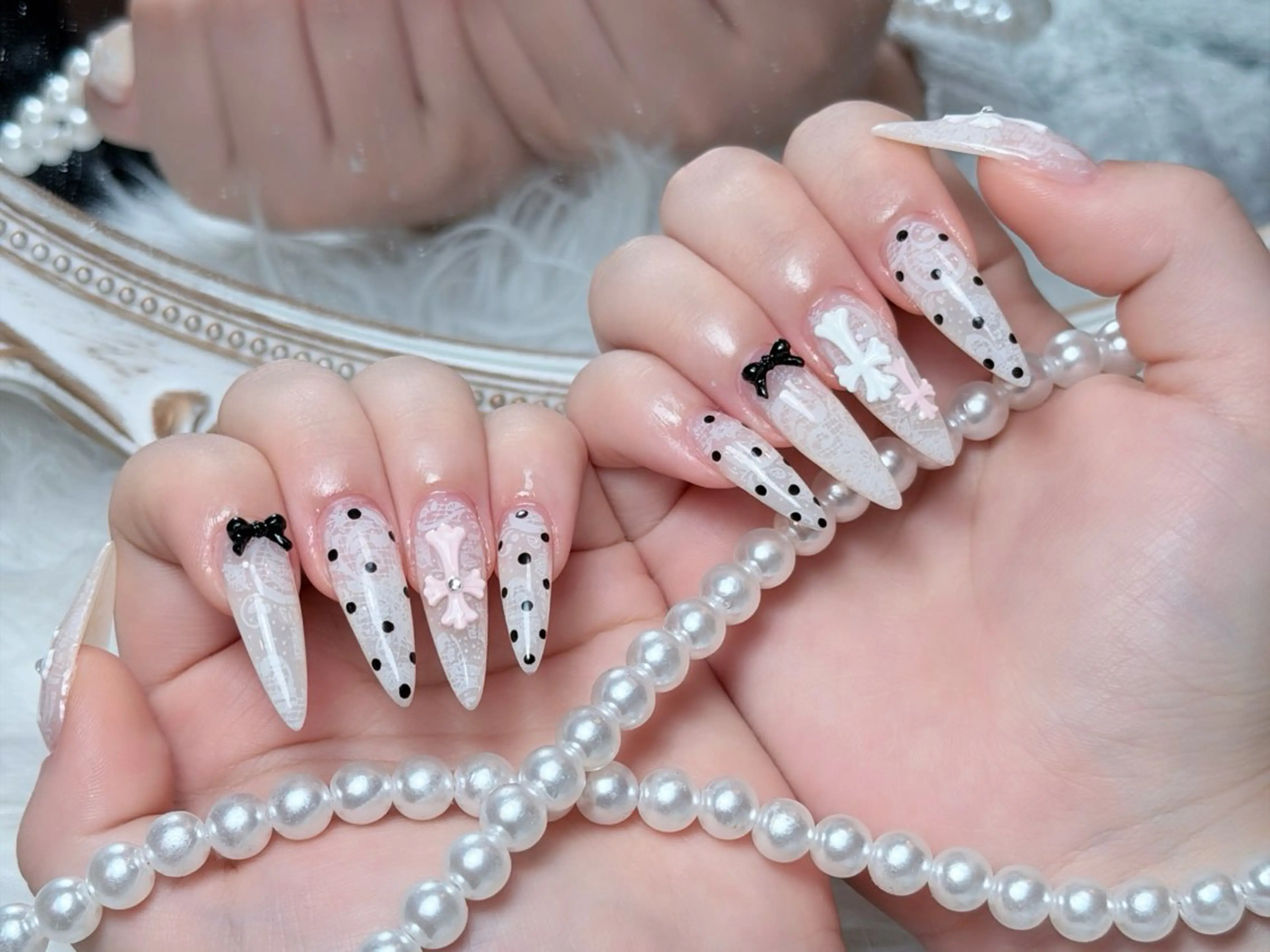 ネイル チークネイル ドット フレンチネイル グラデーション ハート ハンドネイル ハンドケア Eli Nails 新宿のネイルデザイン
