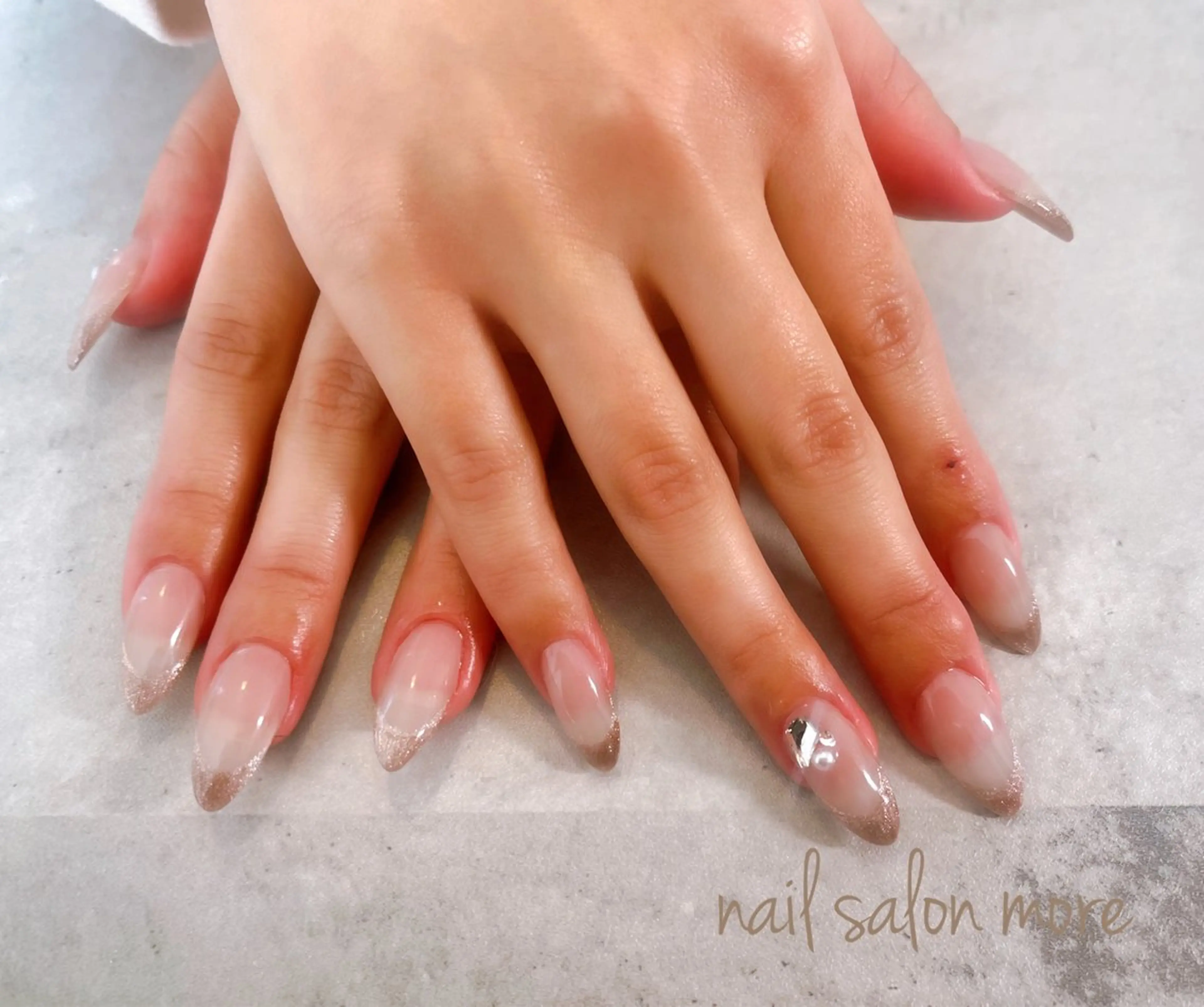 ネイル フレンチネイル マグネットネイル マグネットフレンチ nail salon moreのネイルデザイン