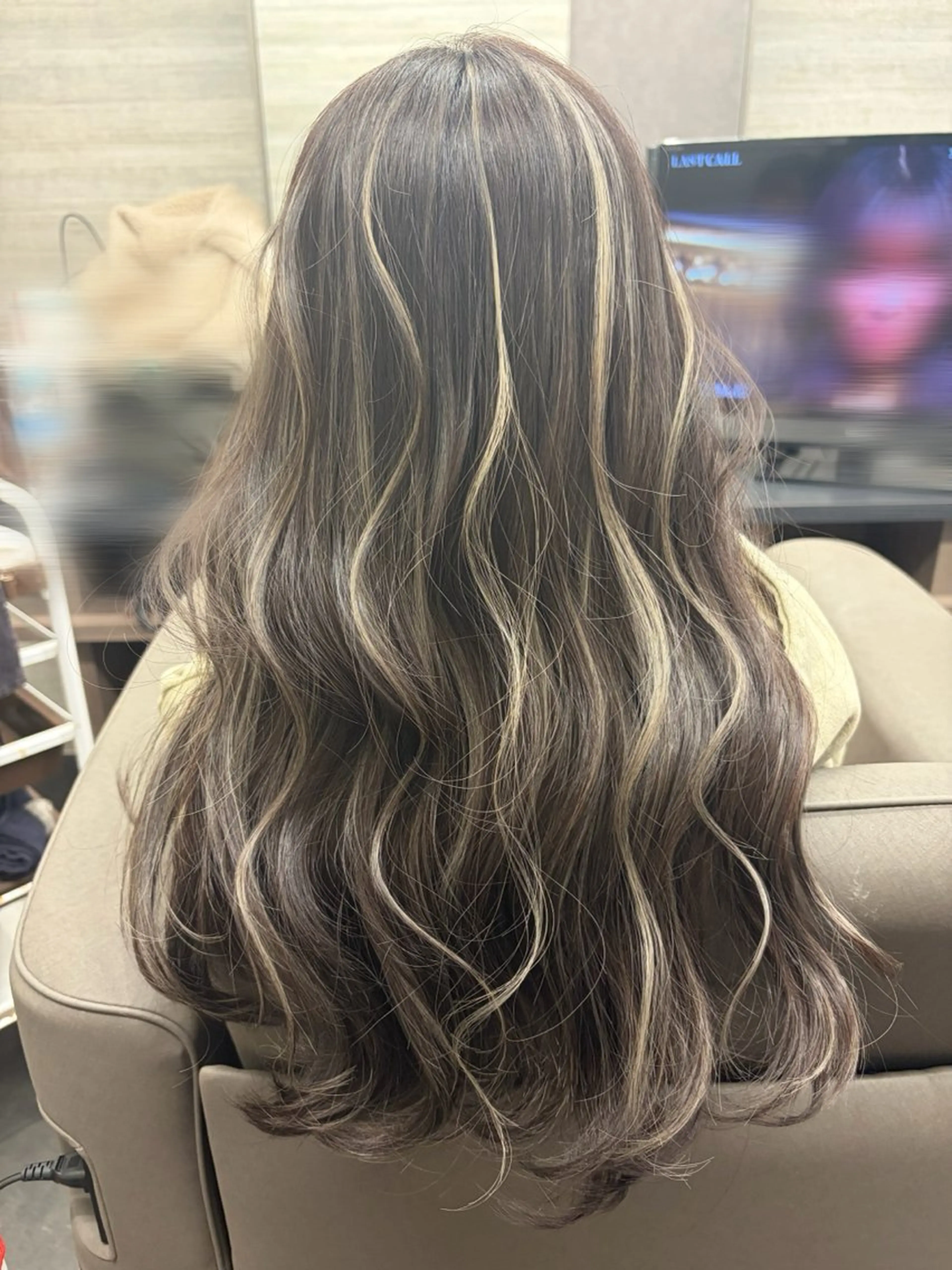 カラー 井圡 愛梨のヘアスタイル