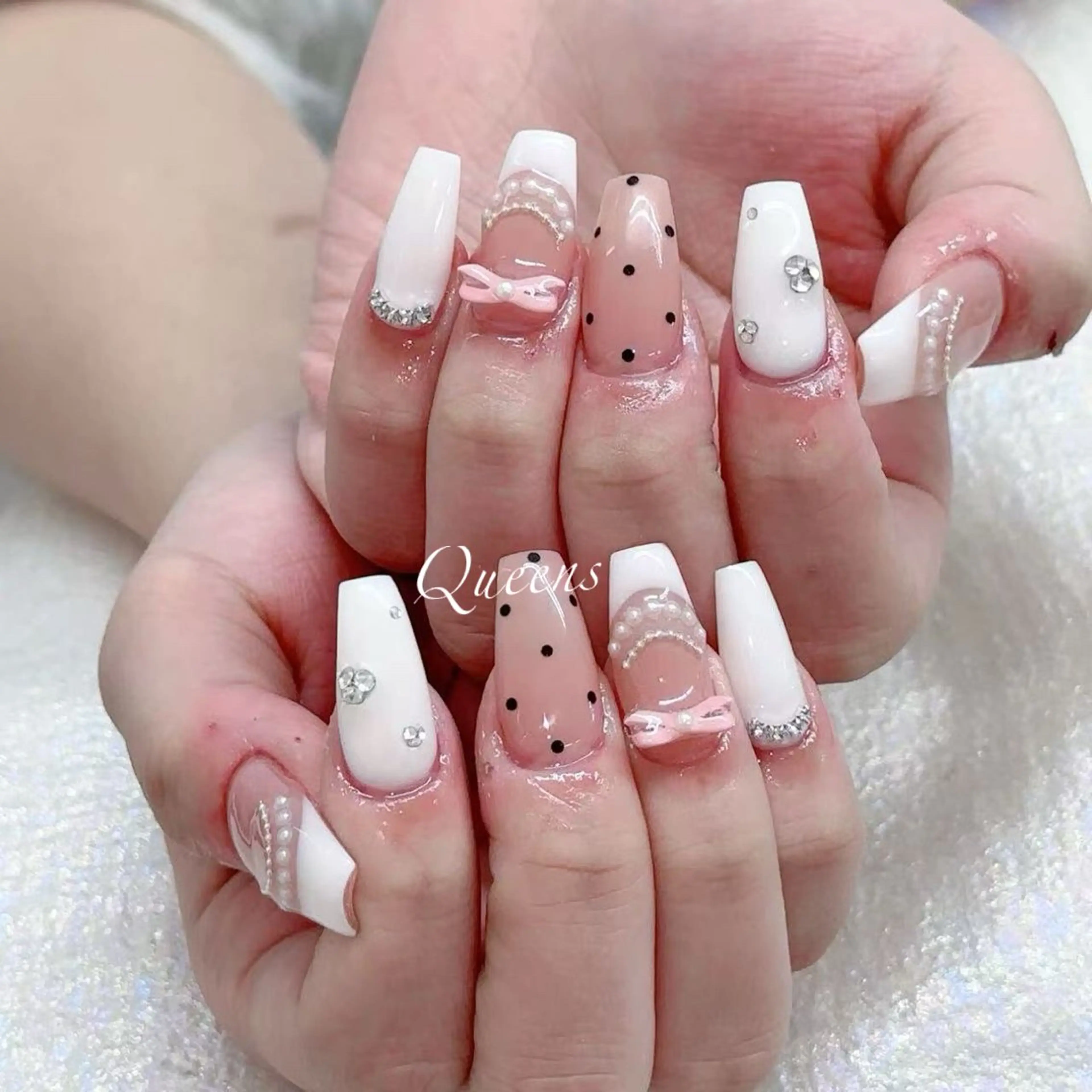 ネイル ハンドネイル Queens テイのネイルデザイン