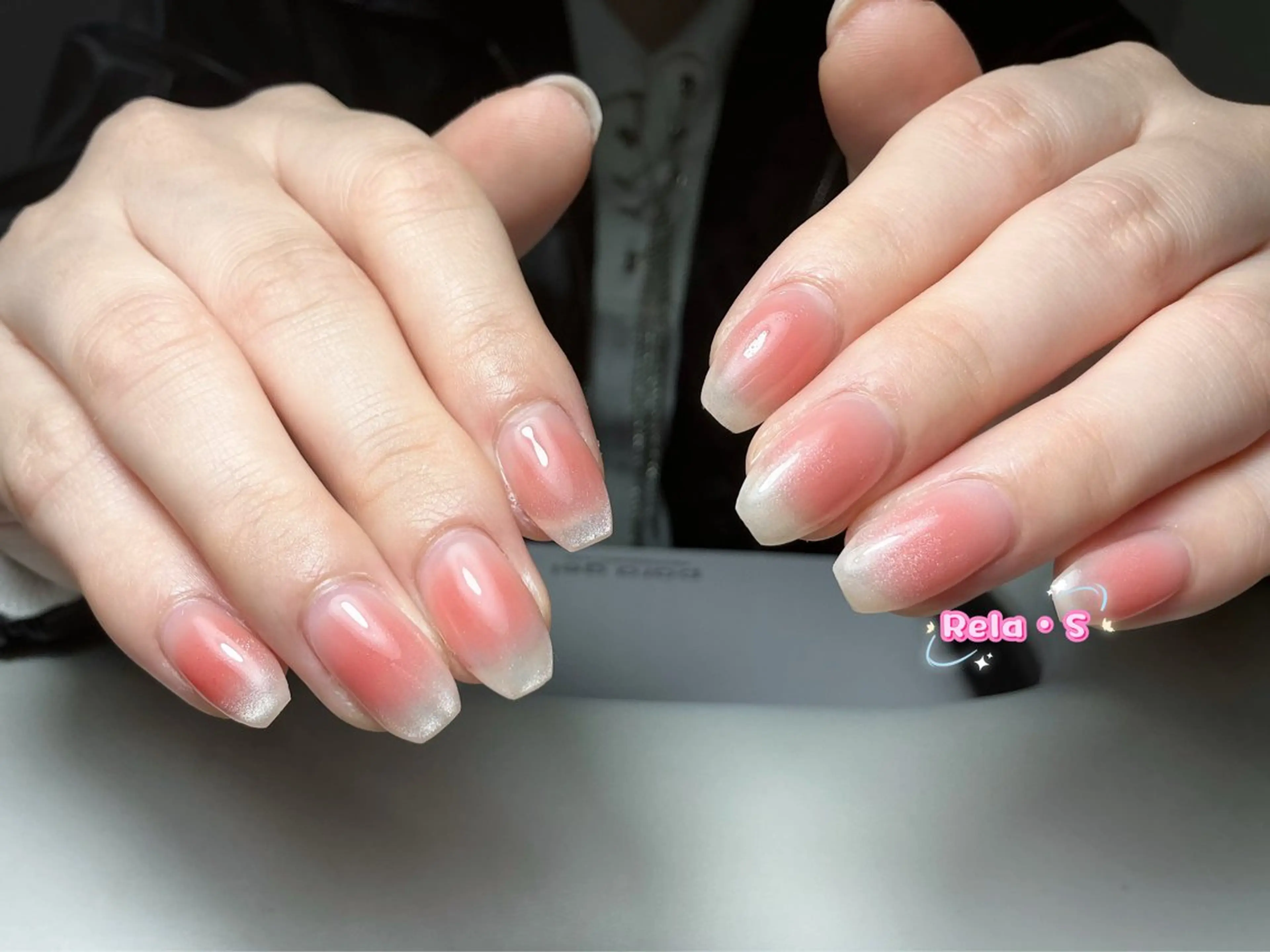 ネイル オーロラネイル 長さ出し フレンチネイル ジェルネイル ガラスフレンチ ハンドネイル Rela・S NAILのネイルデザイン