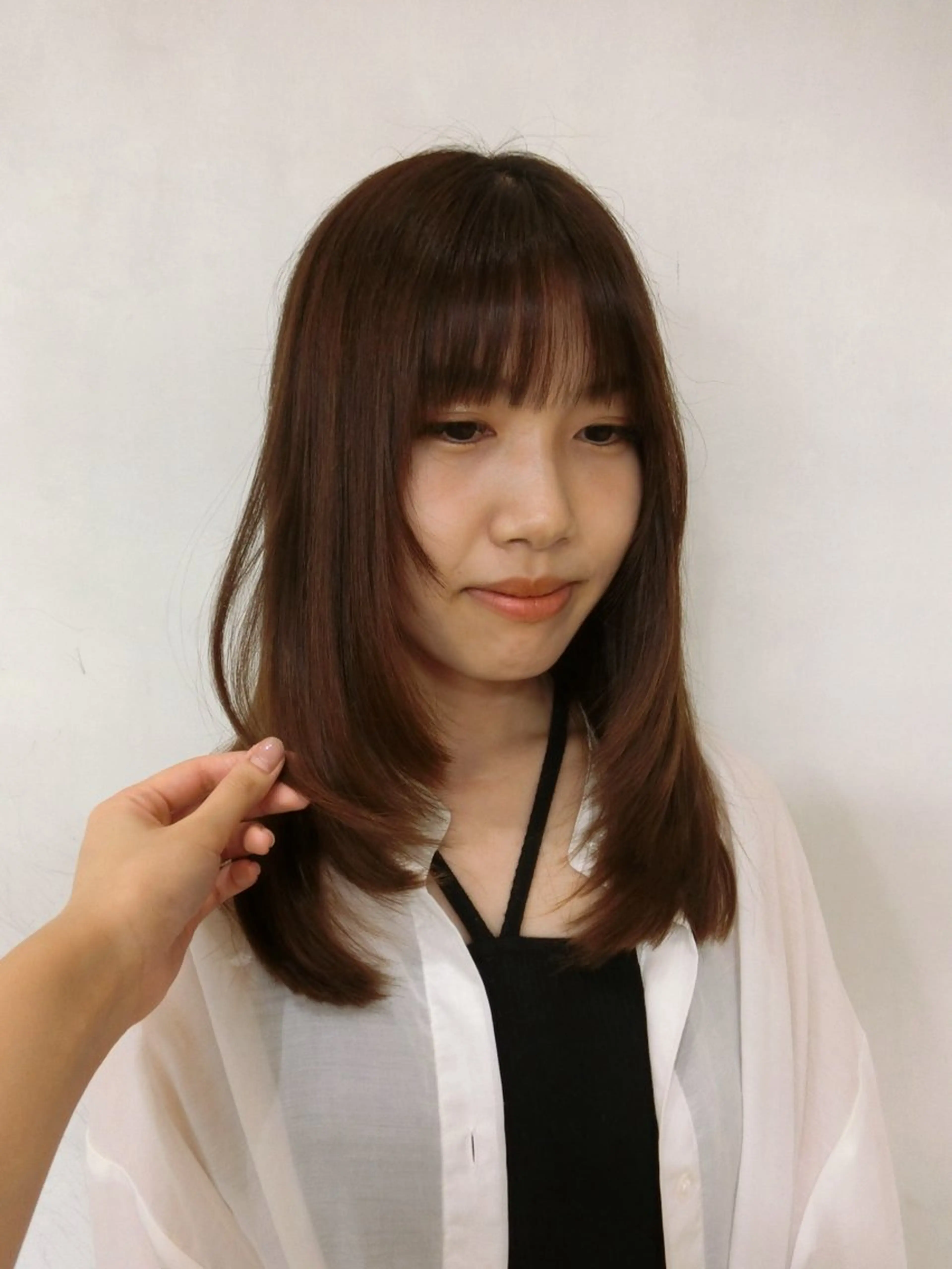 セミロング iroha/ レイヤーカットモデルのヘアスタイル