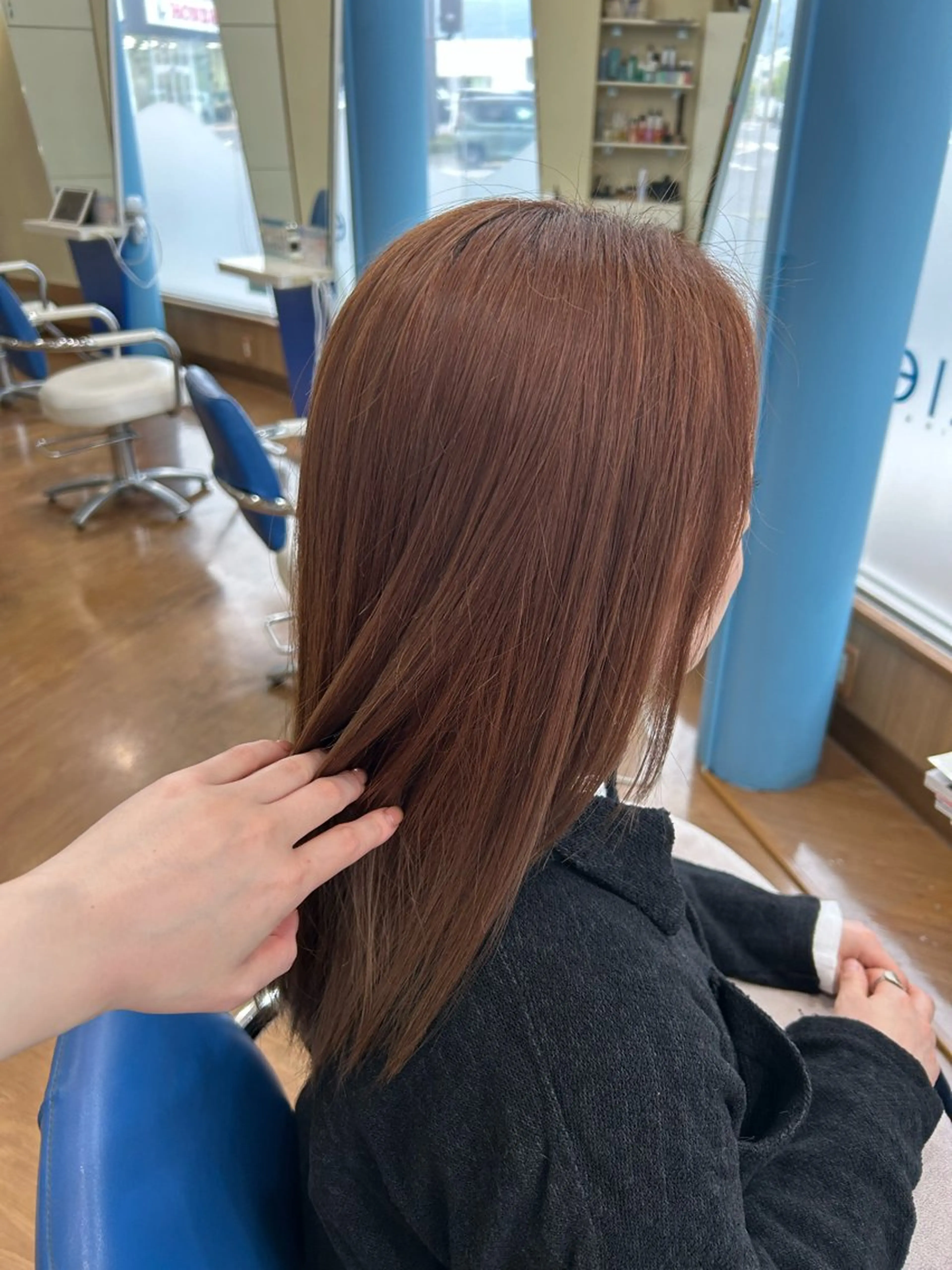 ロング カラー 武井 哉子のヘアスタイル