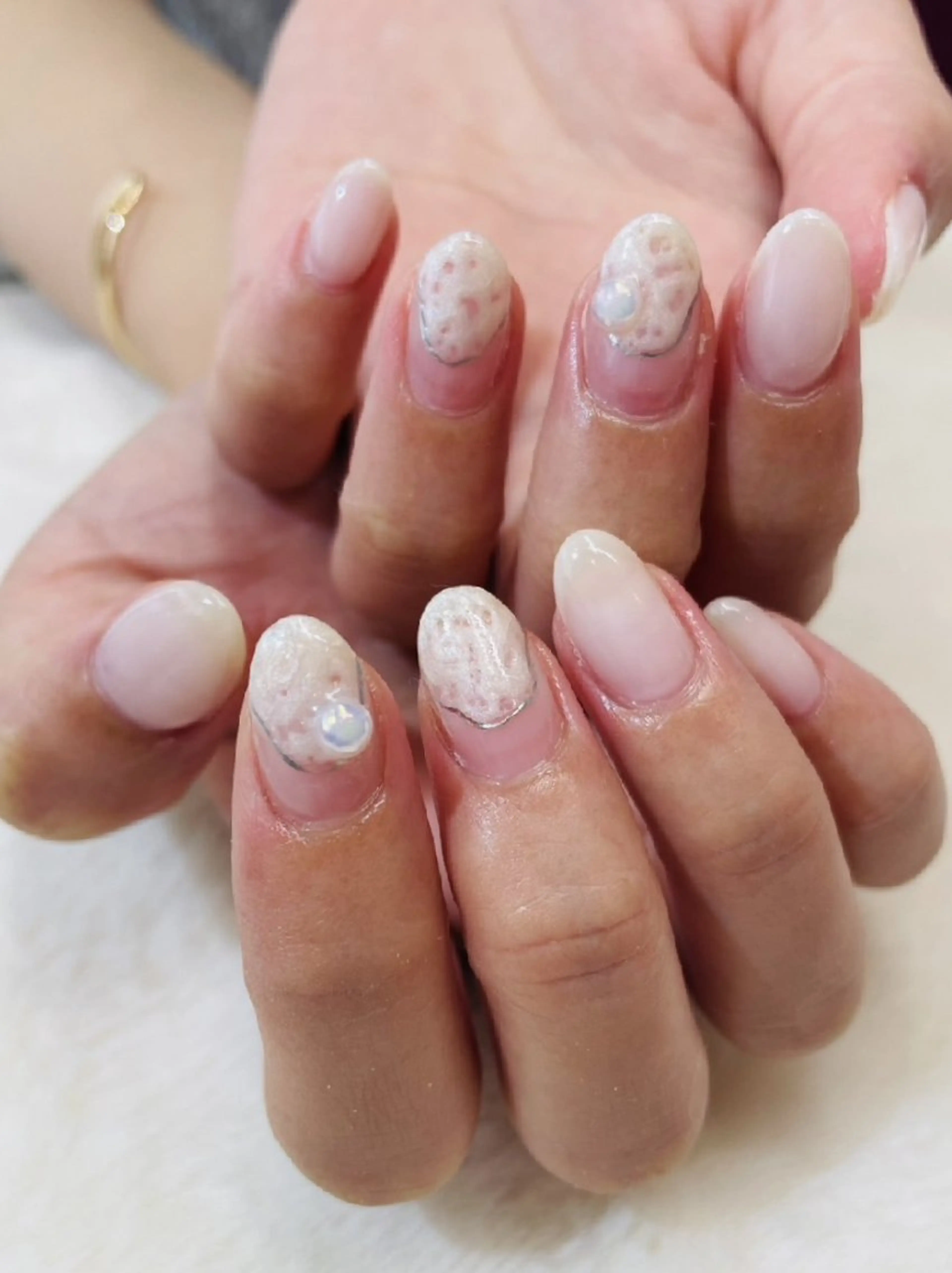 ネイル アートネイル ジェルネイル ニュアンスネイル ホワイト ハンドネイル 心斎橋Salon Epokkuのネイルデザイン