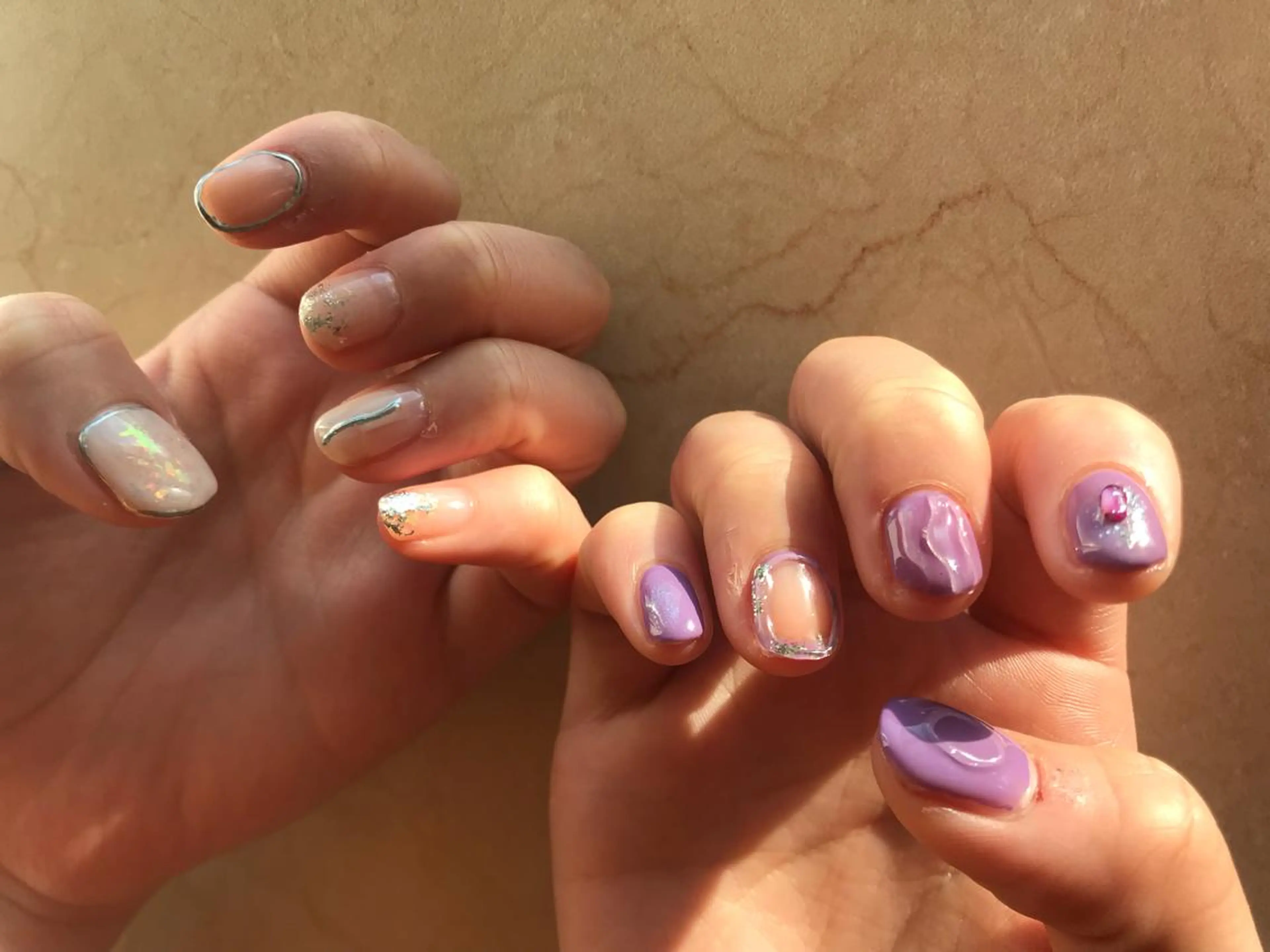 ネイル ニュアンスネイル 赤色 mellow mのネイルデザイン