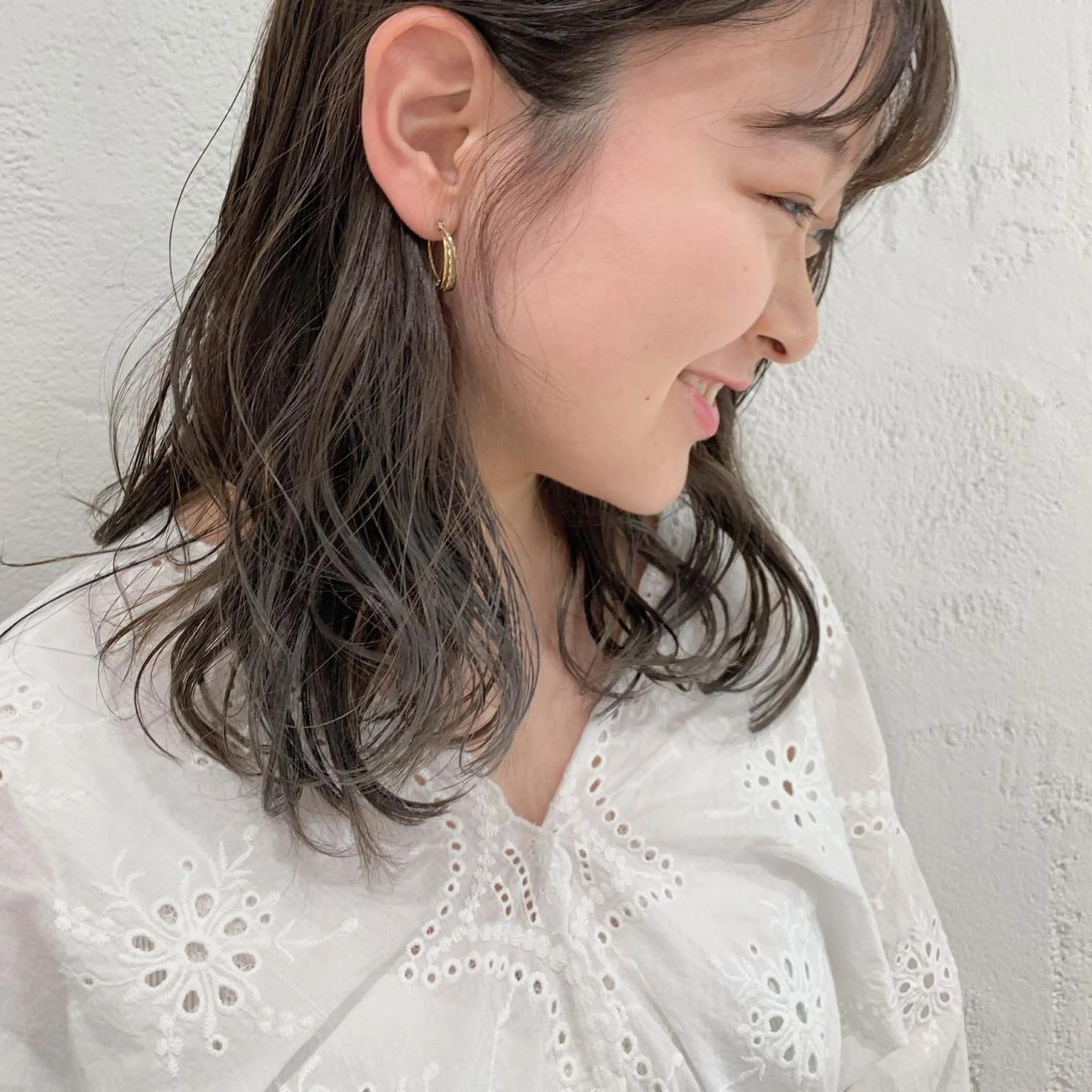 ミディアム カラー ヘアアレンジ グレージュ ハイライトカラー ハイライト 🫧透明感カラー/ ボブ/小笠原汐海🪽のヘアスタイル