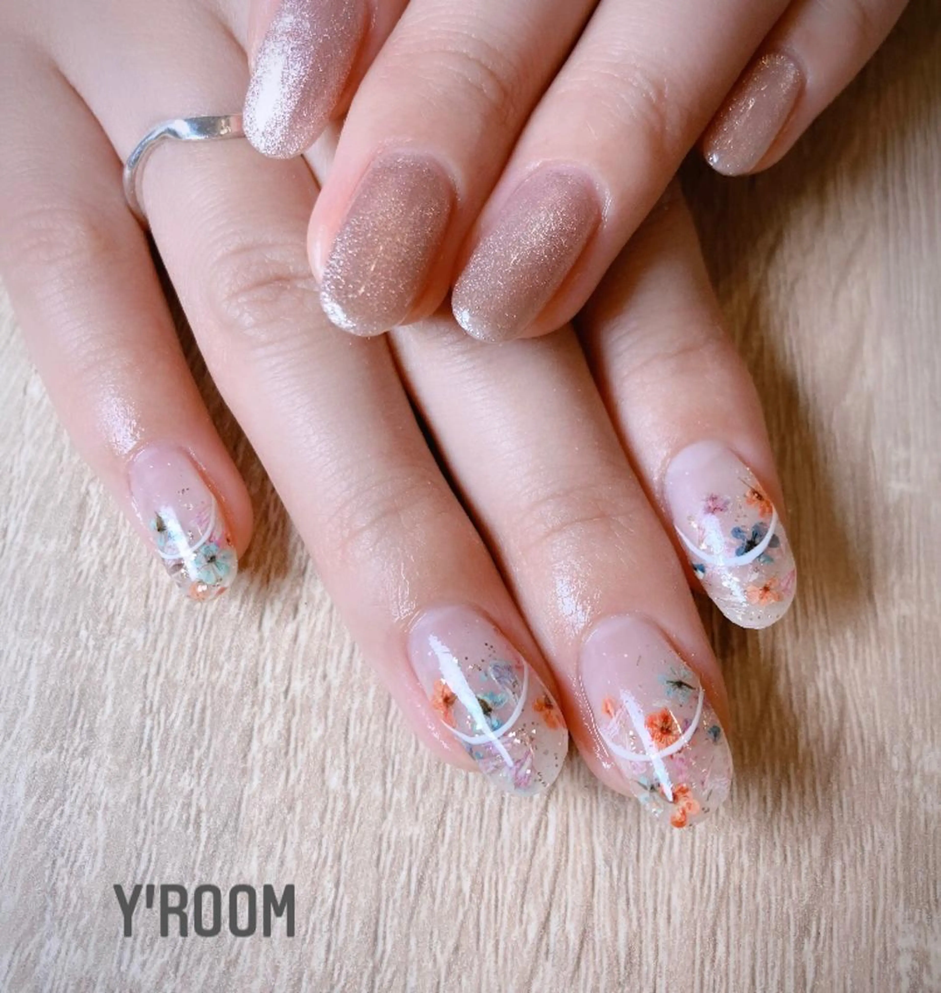 ネイル オーロラネイル フラッシュネイル フラワーネイル ジェルネイル 氷ネイル・うるうるネイル ハンドネイル YUKA （ネイリスト）のネイルデザイン