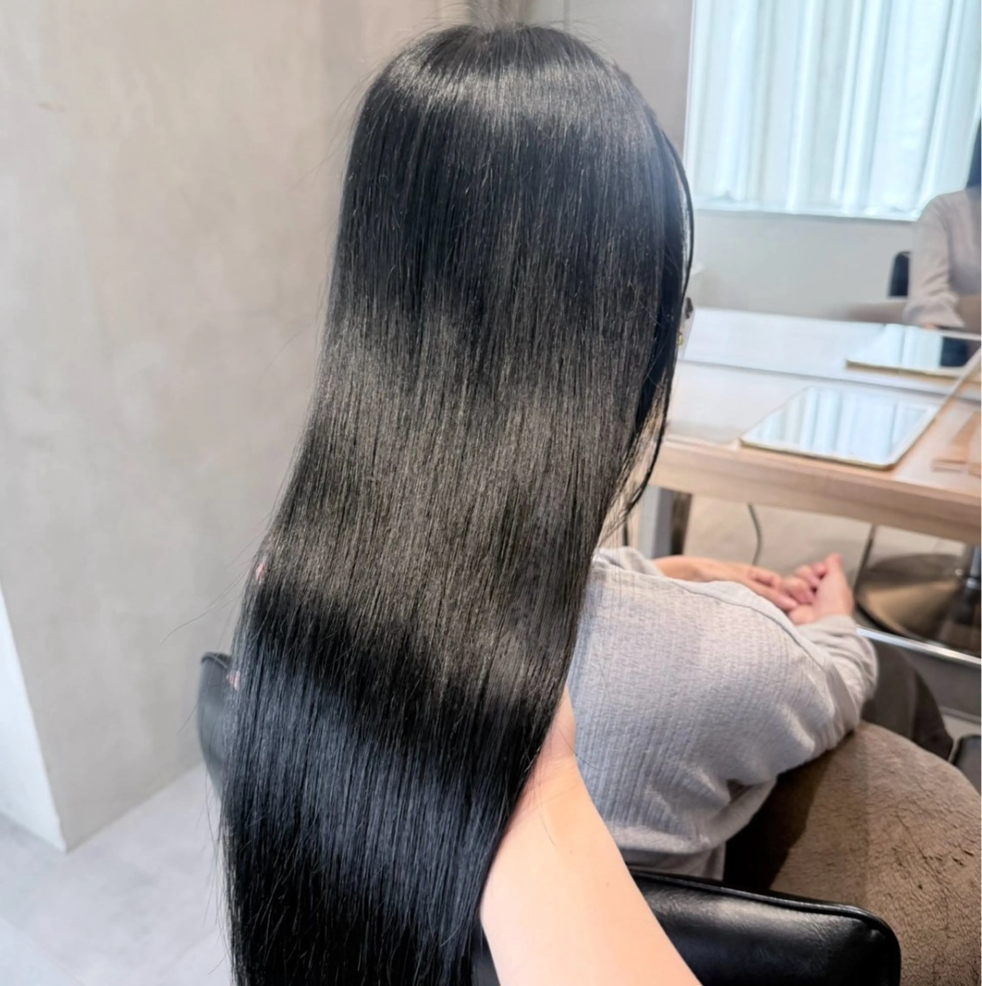 ロング カラー 黒髪 ブルーカラー ブルーブラック ヘアカラー トリートメント ツヤ髪/韓国ヘア 💎Nokaのヘアスタイル