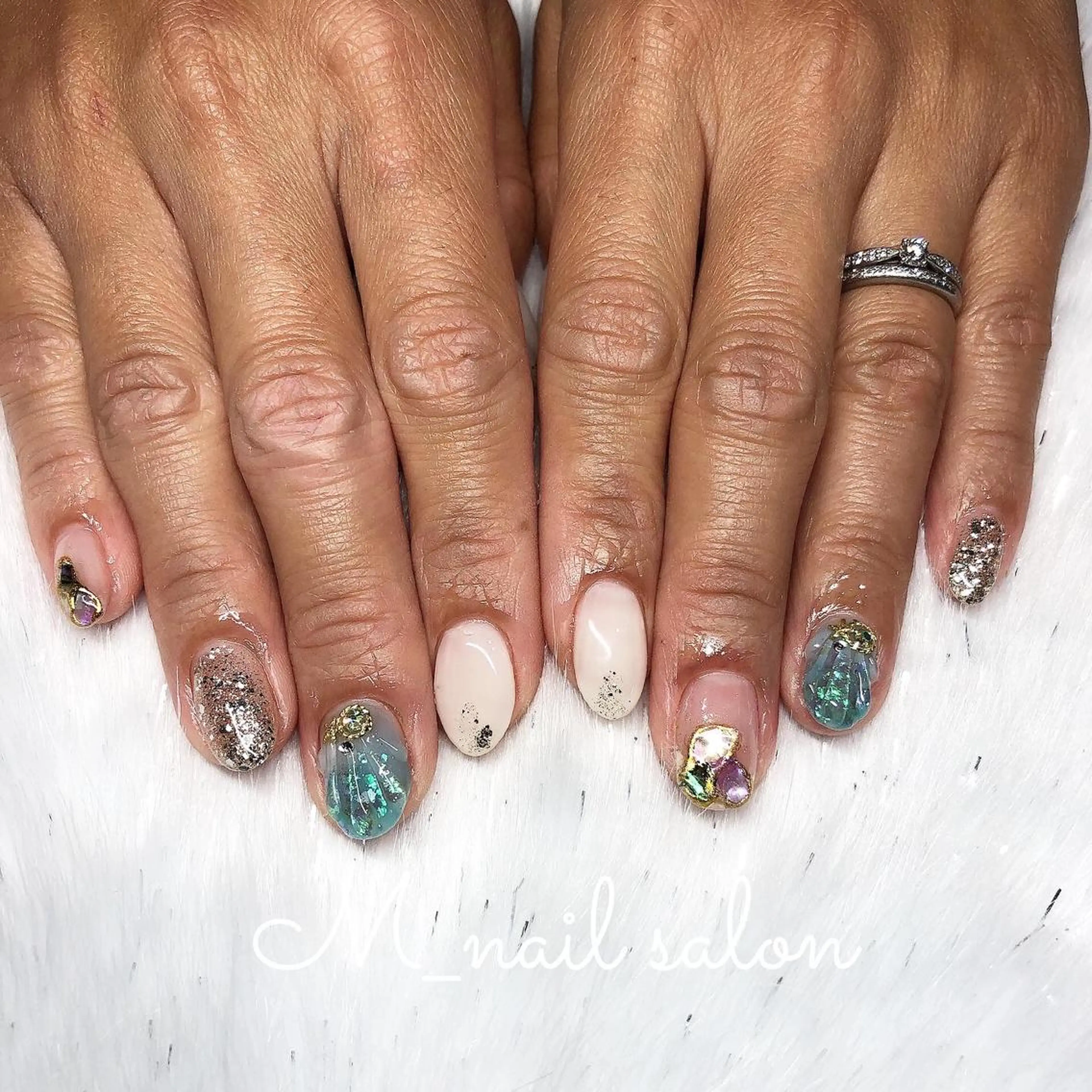 ネイル ジェルネイル キラキラネイル パラジェル M_ nail salonのネイルデザイン