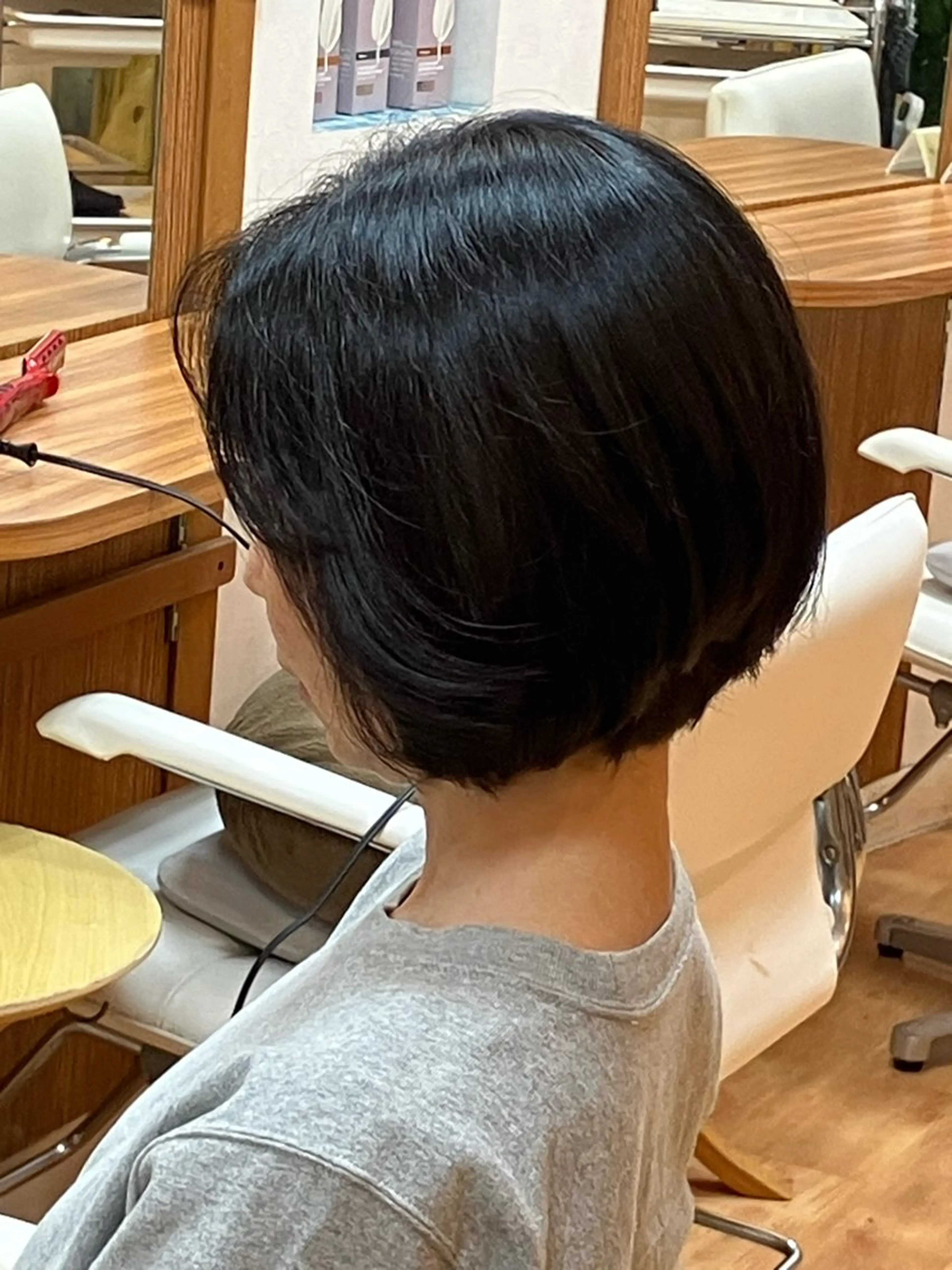 ショート カット 湯浅　貴子 ナチュラルストレートのヘアスタイル