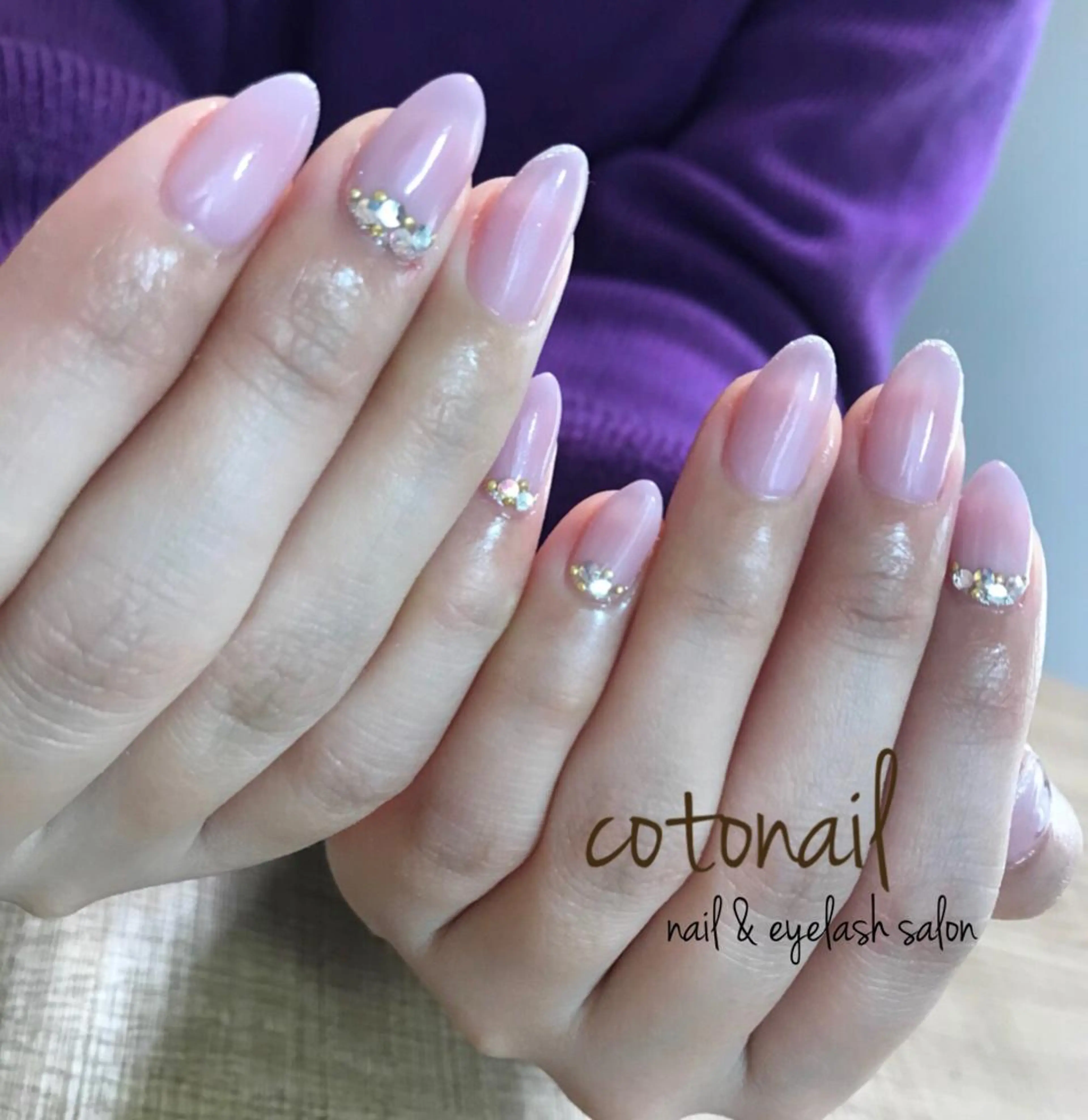 ミディアム ネイル アートネイル ハンドネイル ツメトマツゲ .のネイルデザイン