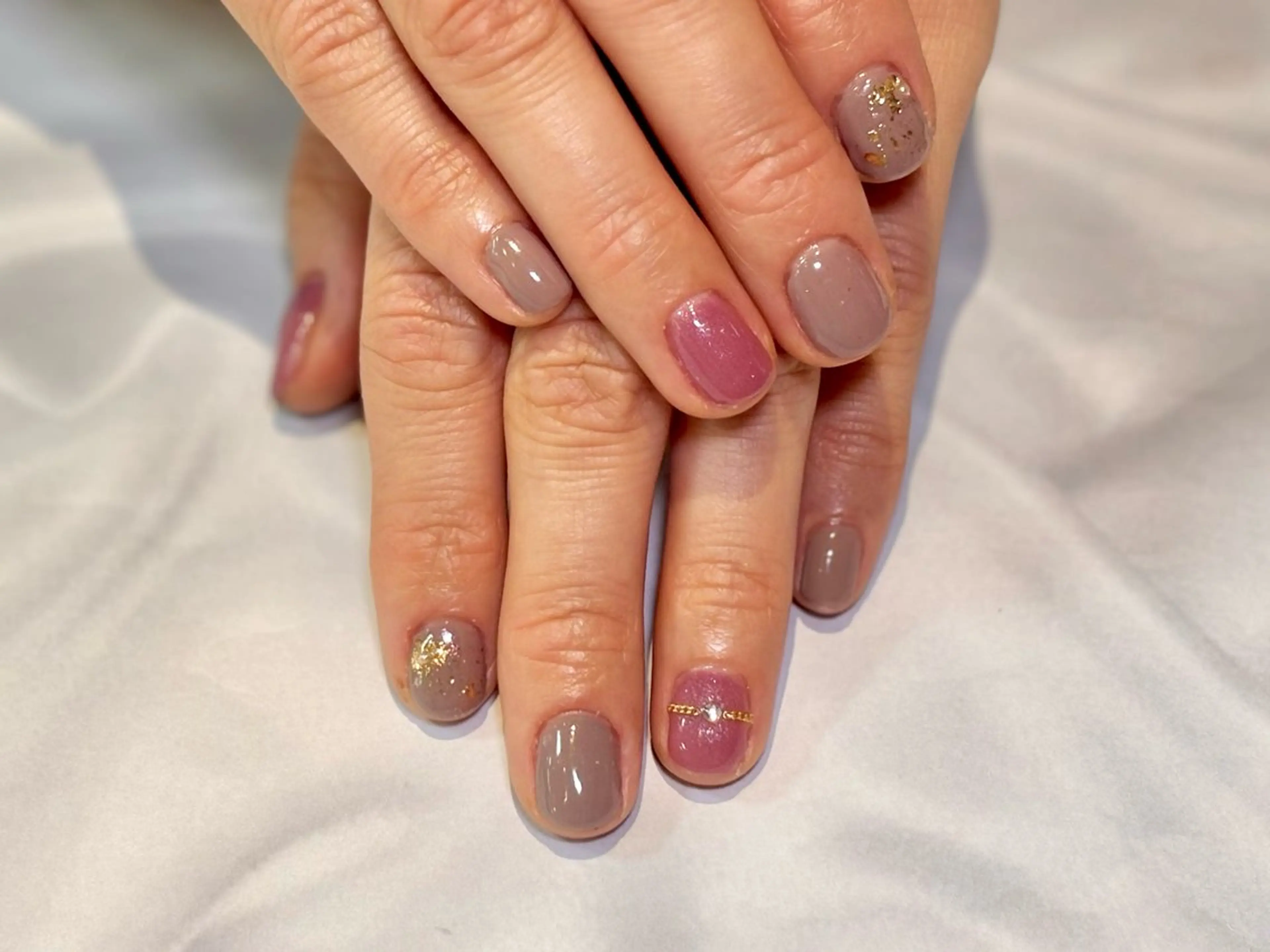 ネイル ゴールド 秋山 香穂のネイルデザイン