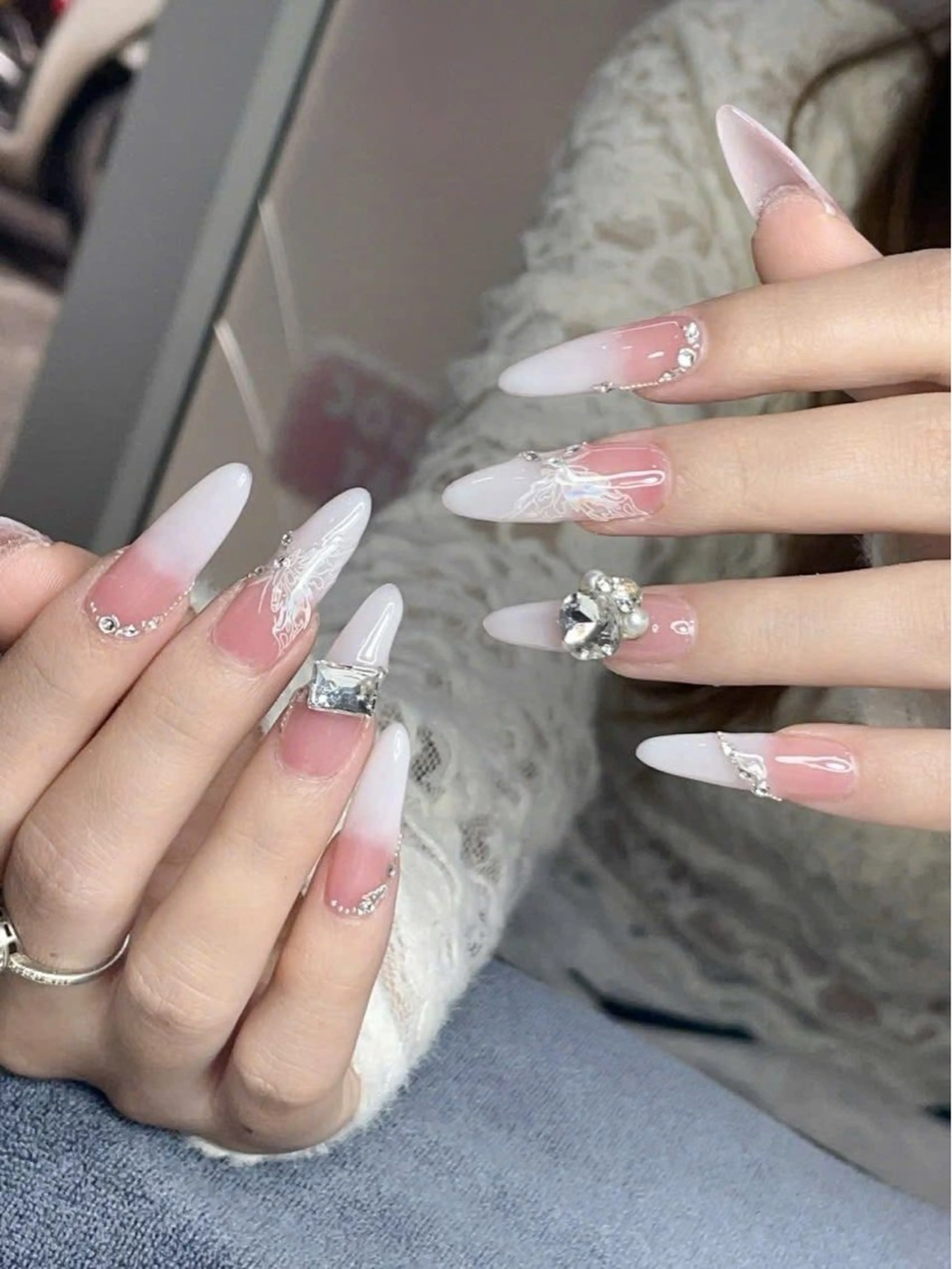ネイル チークネイル フレンチネイル グラデーション キラキラネイル 韓国ネイル Minette nailHuongのネイルデザイン