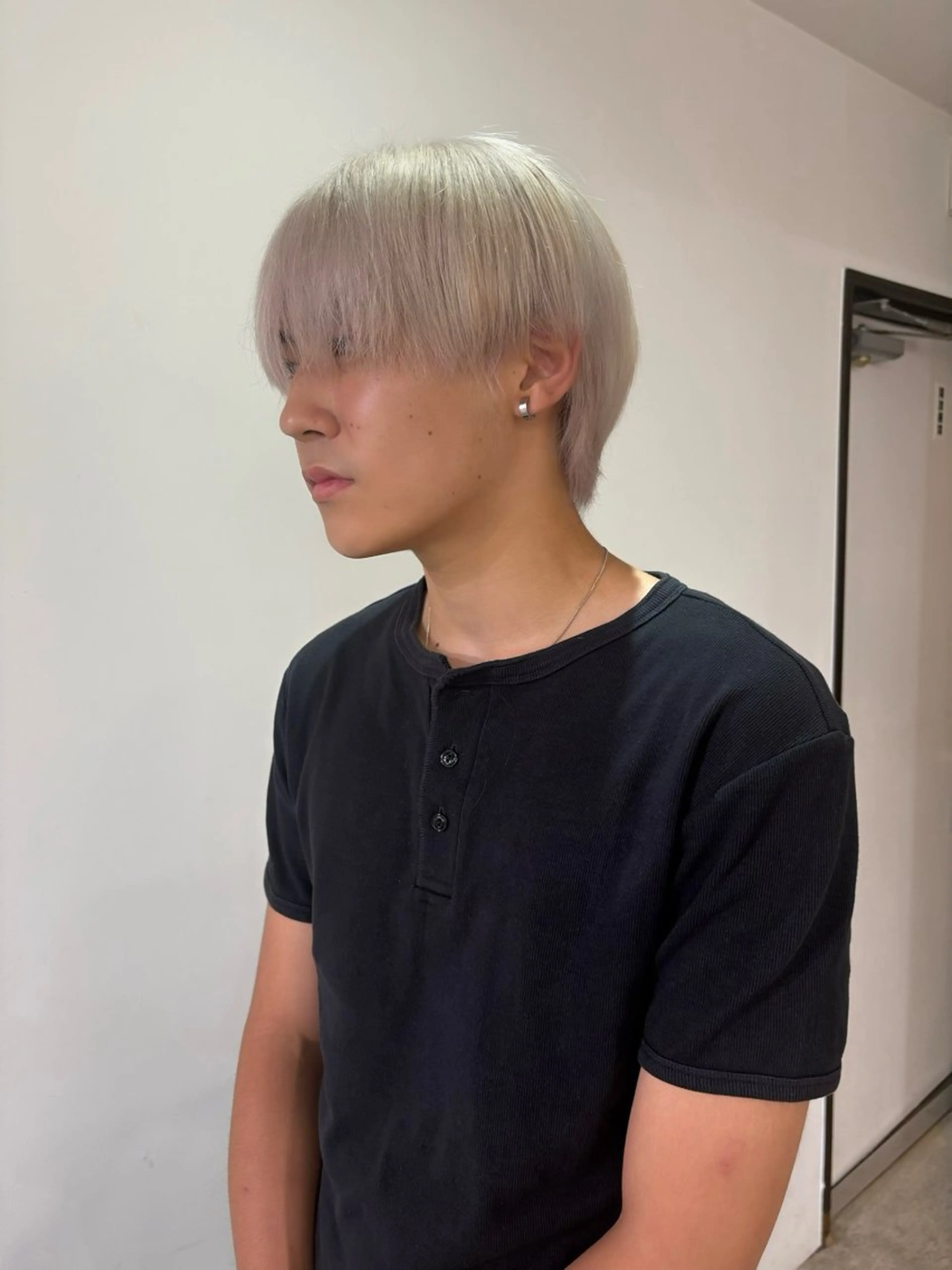 カラー ユナ/ダブルカラー ベージュ ボブカットのヘアスタイル