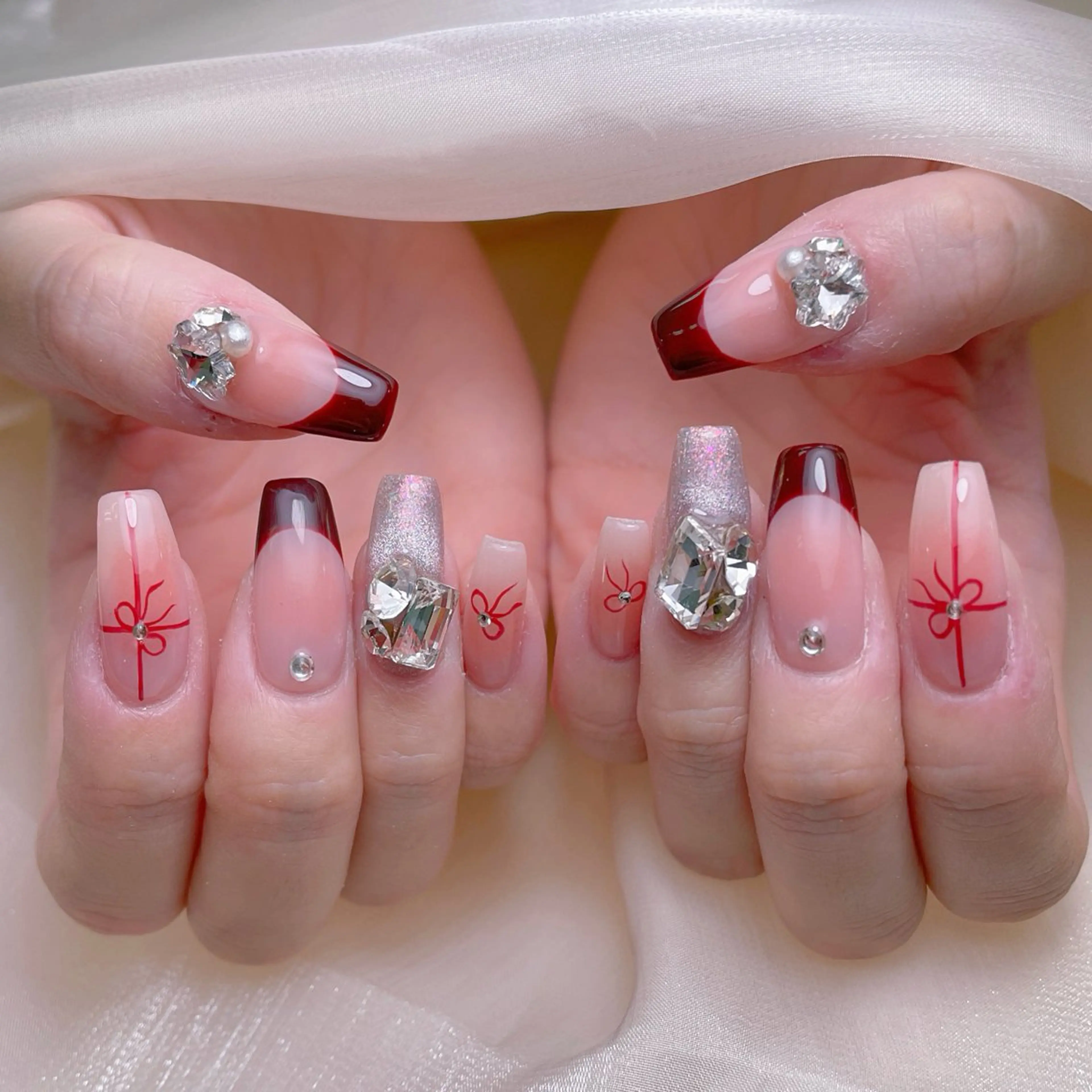 ネイル チークネイル ガーリー キラキラネイル 韓国ネイル 赤色 ハンドネイル NailPrincess所属・princess スカルプ専門店のネイルデザイン