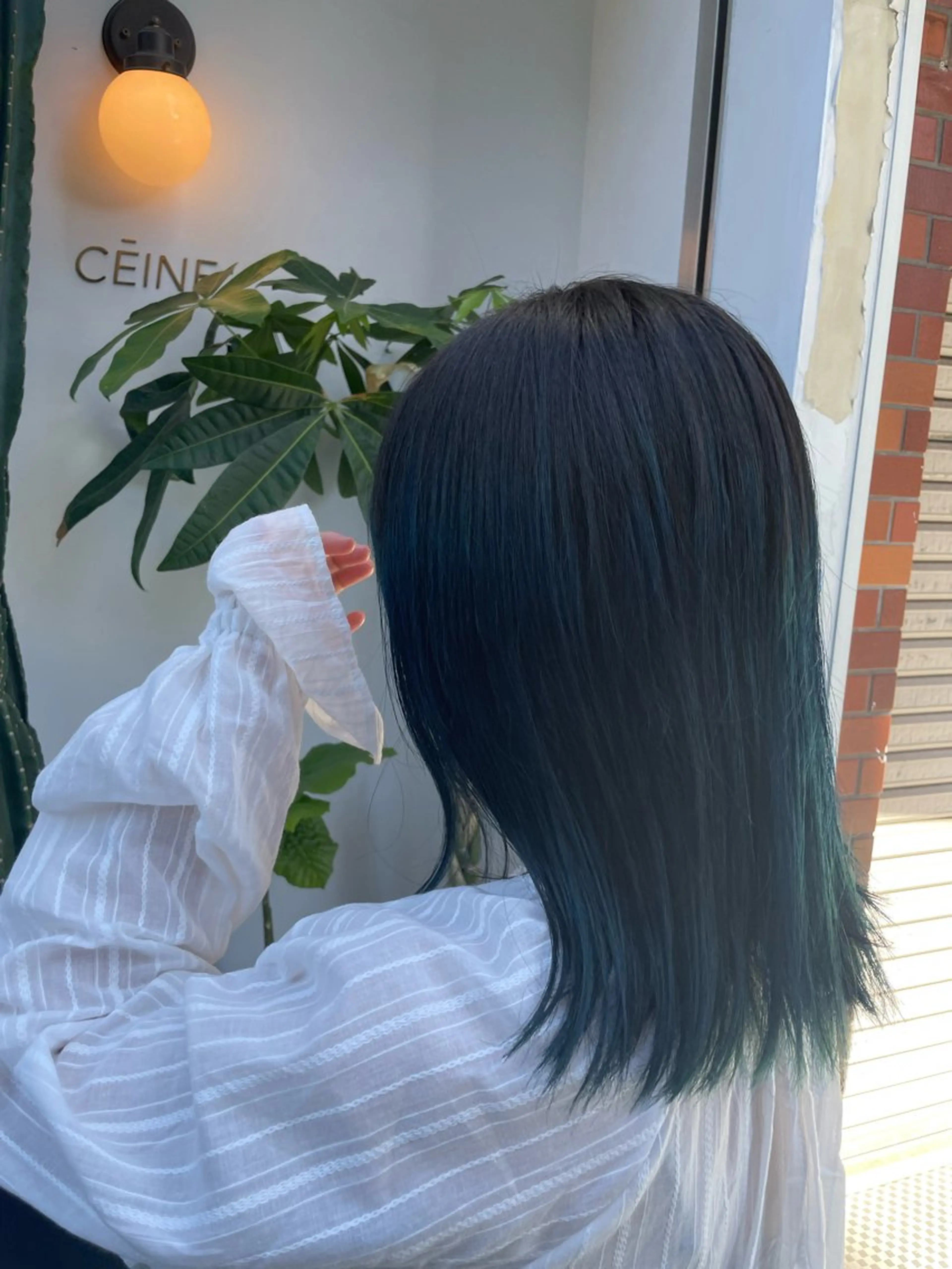 セミロング ヘアカラー みやした もあのヘアスタイル