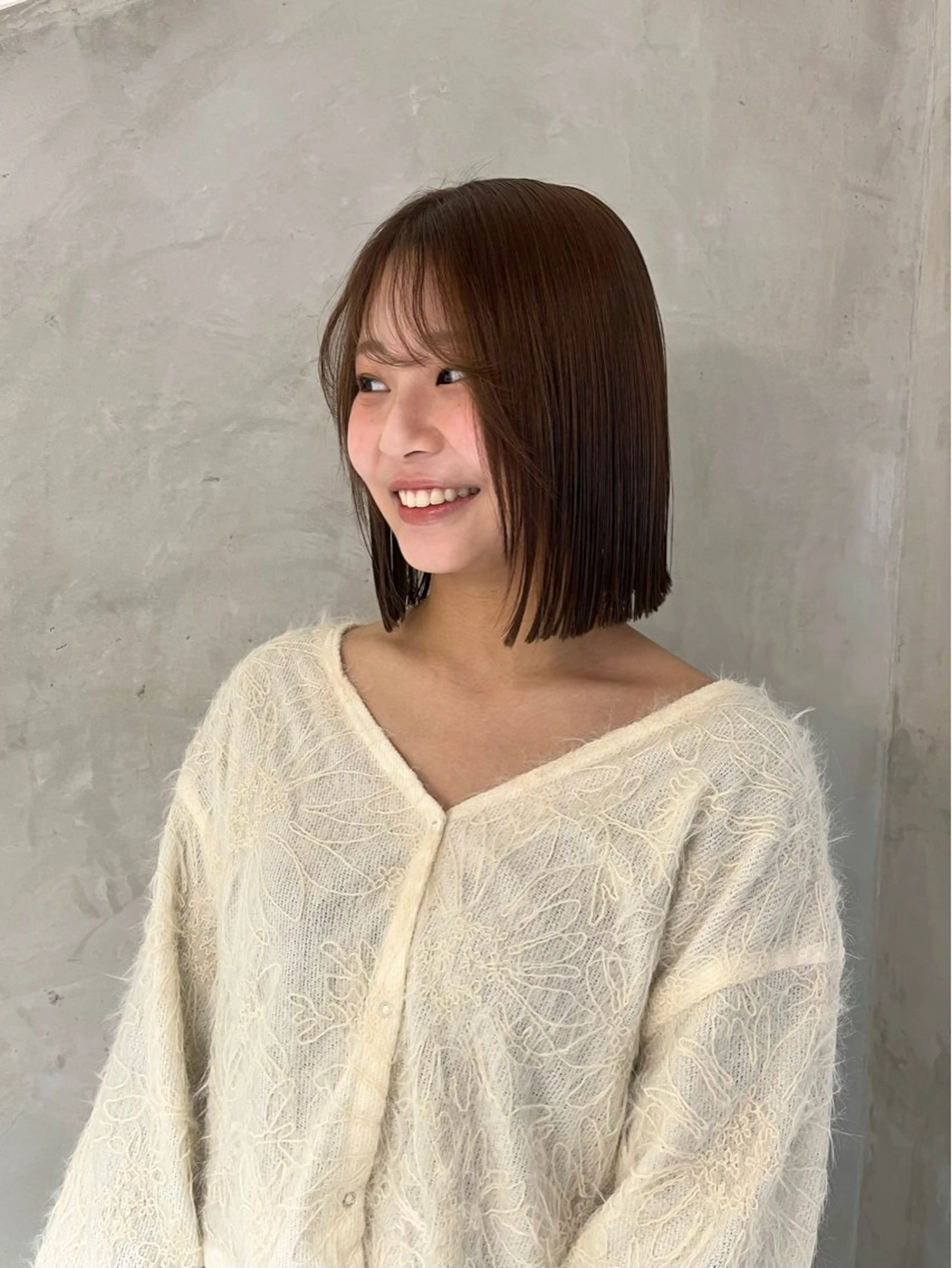ミディアム 切りっぱなしボブ ボブ カット トリートメント 切りっぱなしボブ/ 艶カラー/綾莉のヘアスタイル