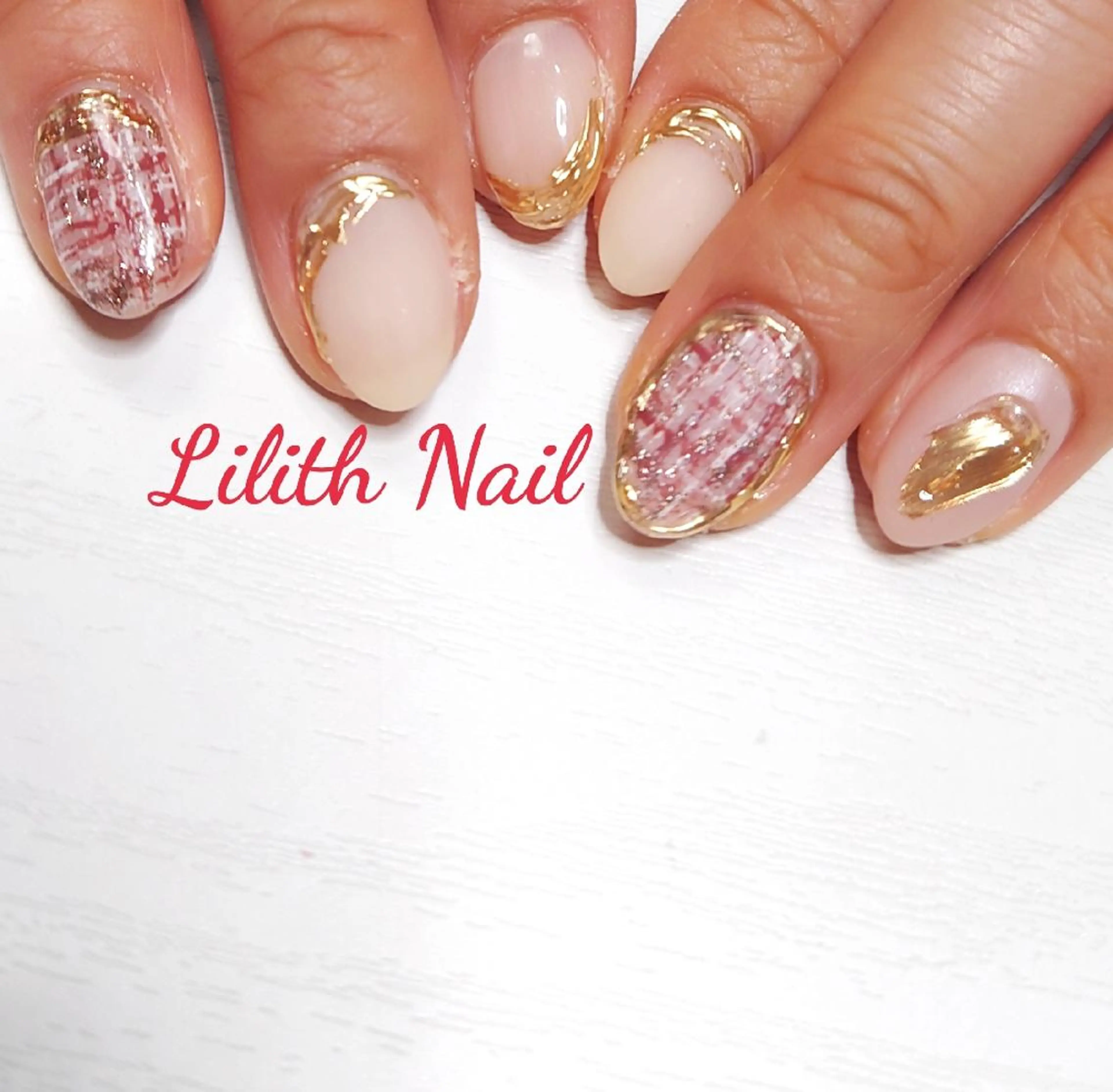 ネイル ゴールド ゴージャス マットネイル ミラーネイル ショートネイル ハンドネイル Lilith Nailのネイルデザイン