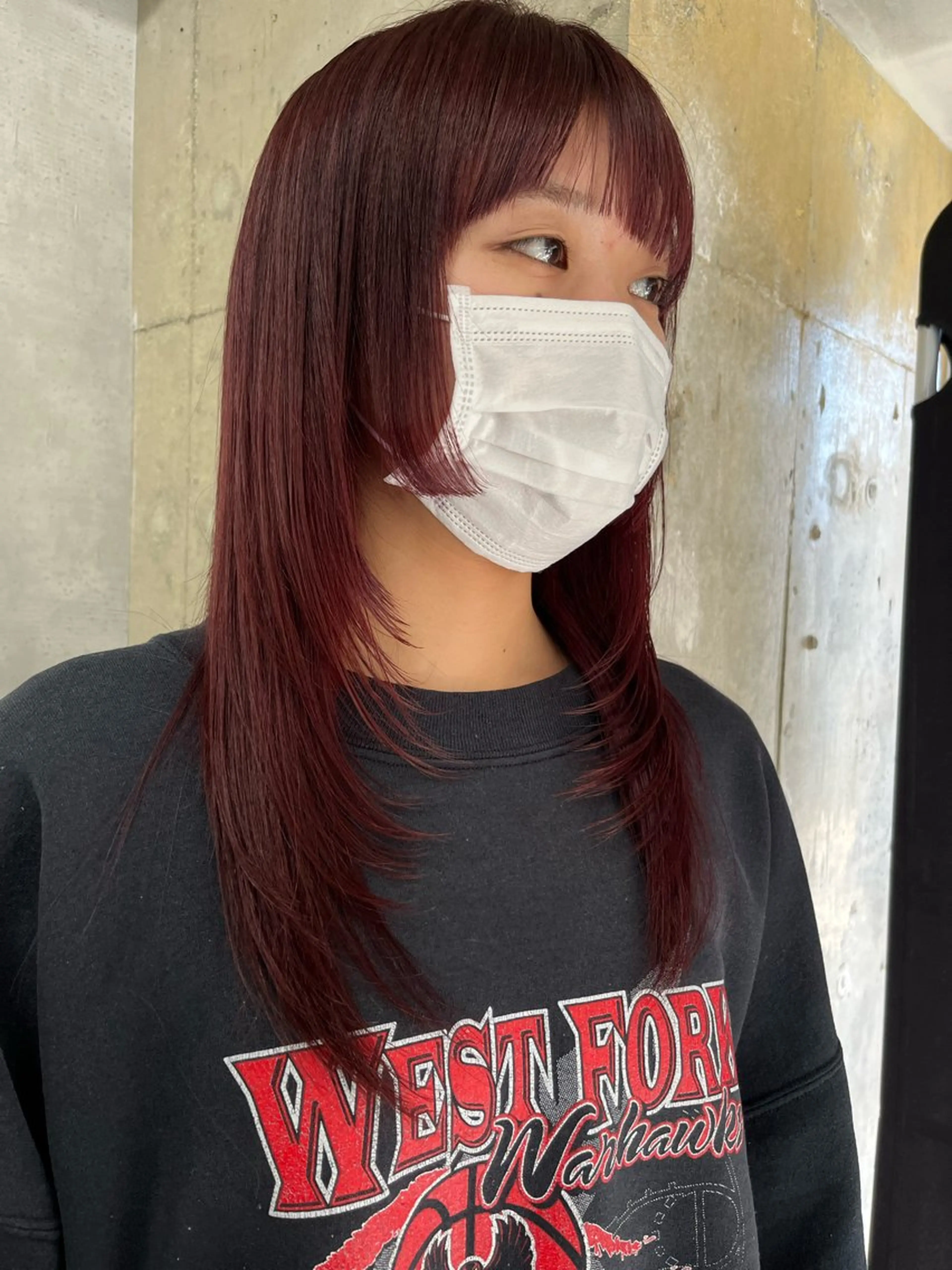 ロング カラー レッドカラー レイヤーカット anon Loemのヘアスタイル