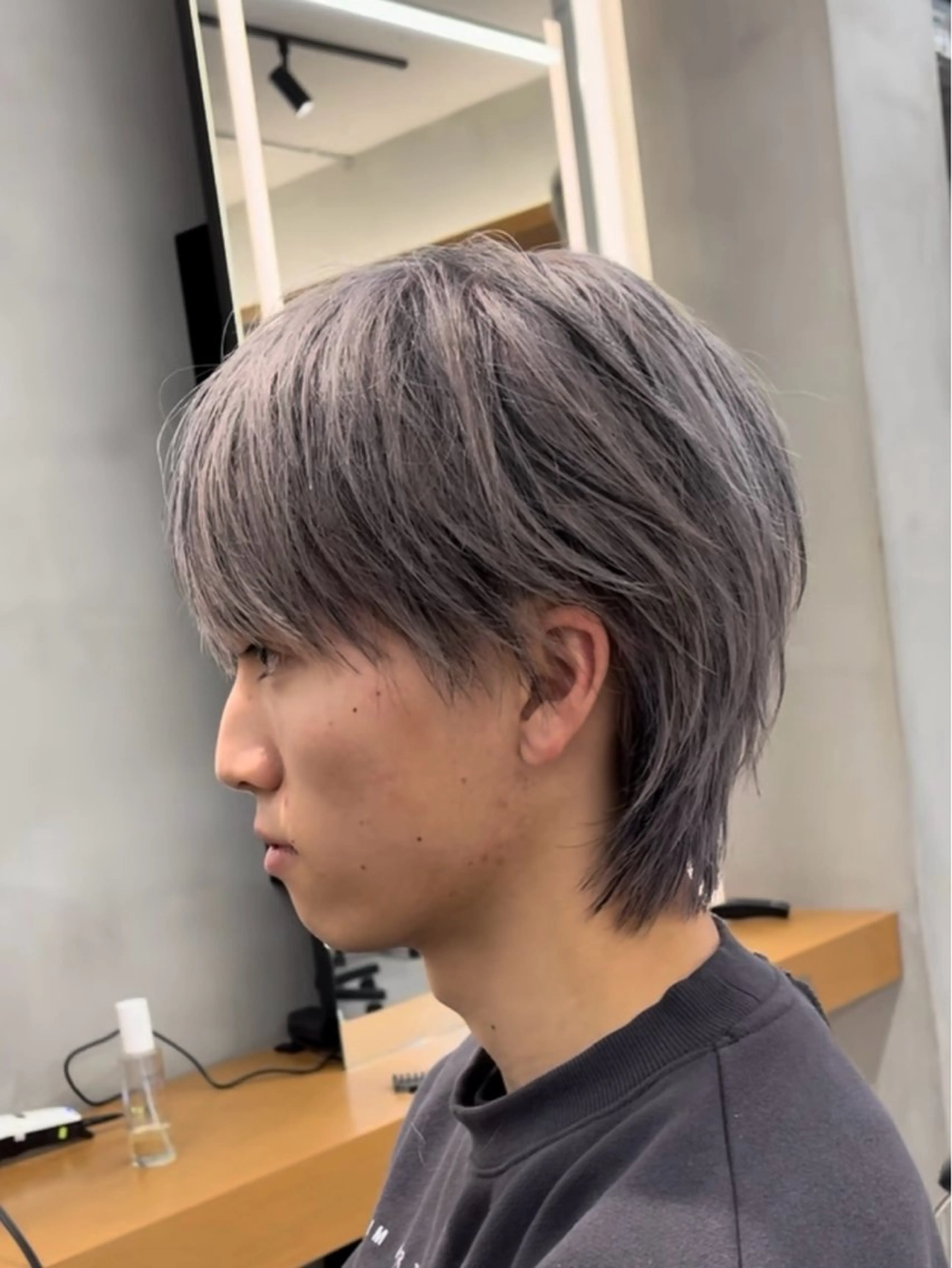 ショート カラー メンズ 黒髪 ブリーチカラー🌈 ウルフカット🐺のヘアスタイル