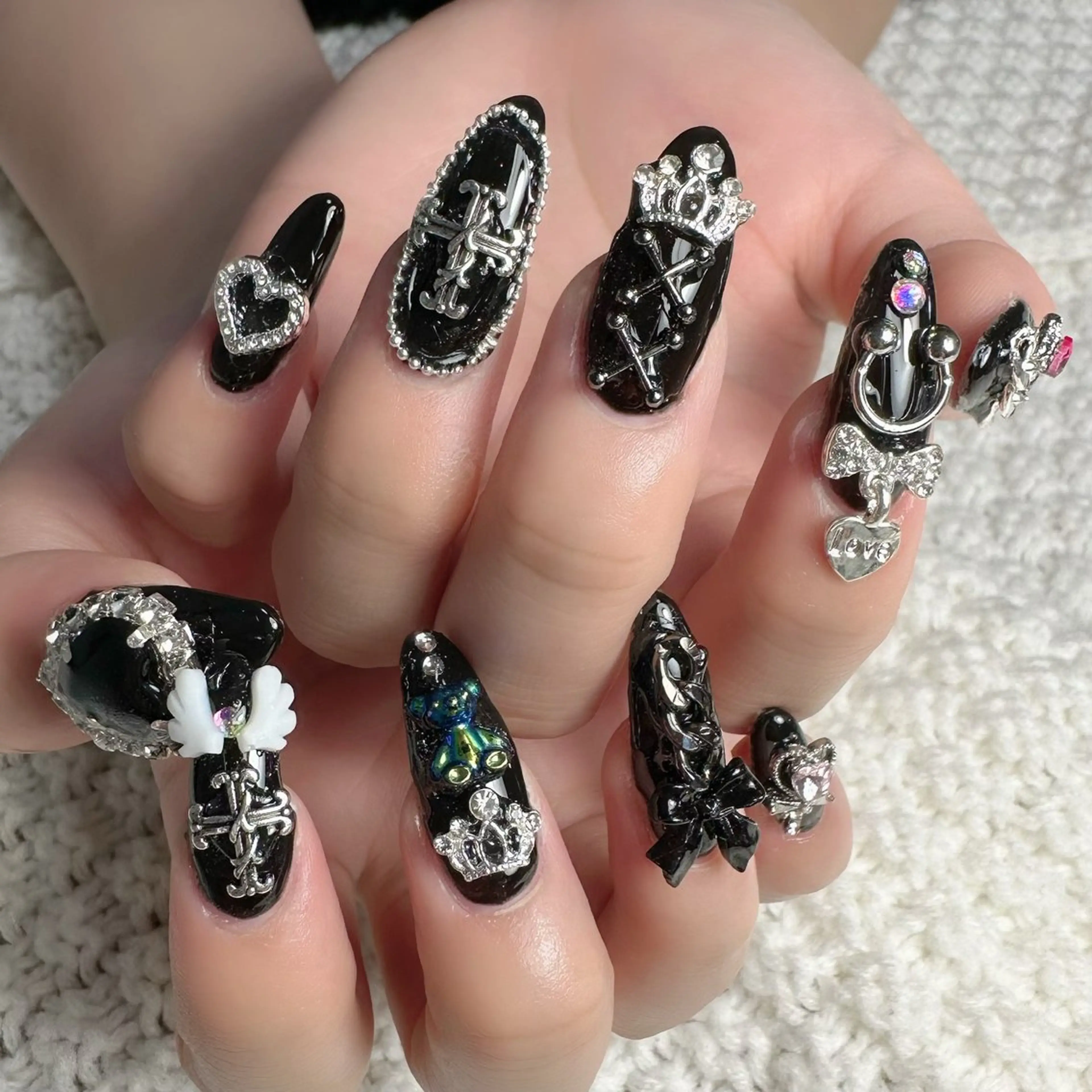 ネイル 新山 聖のネイルデザイン