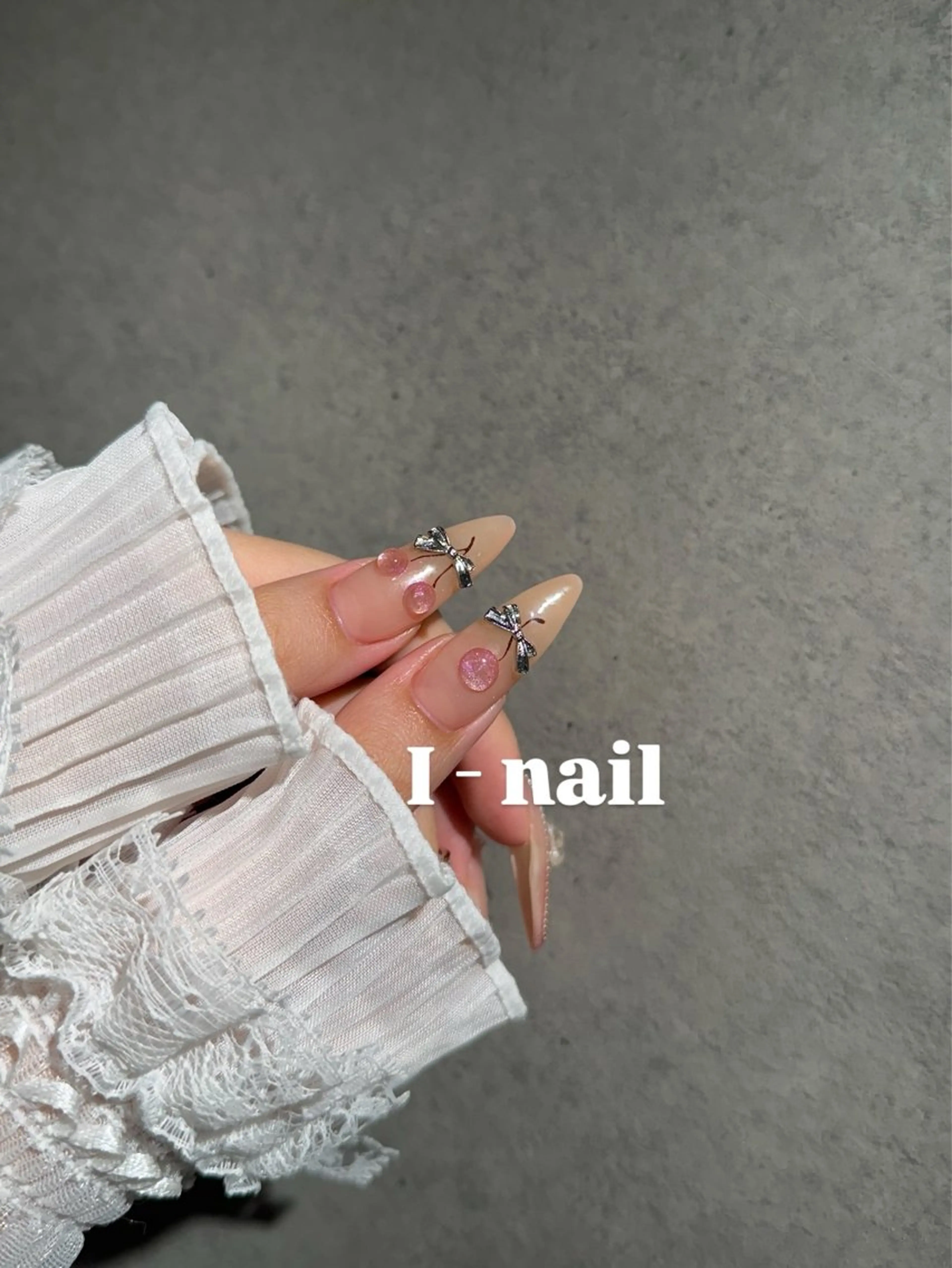 ネイル I-nailロング /ワンホン/キラキラのネイルデザイン