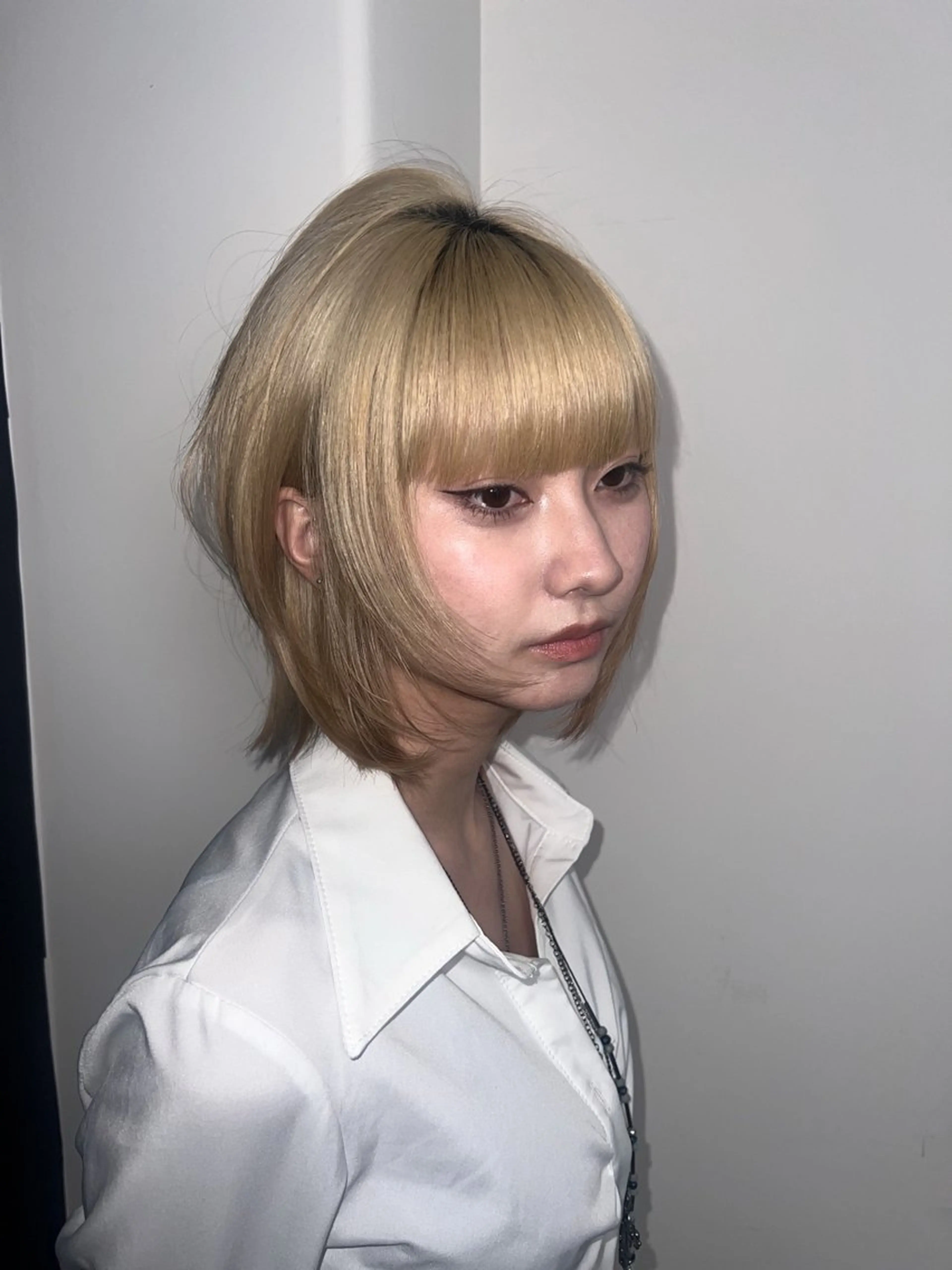 ミディアム カット AIRA/ブリーチ ‪/透明感カラーのヘアスタイル