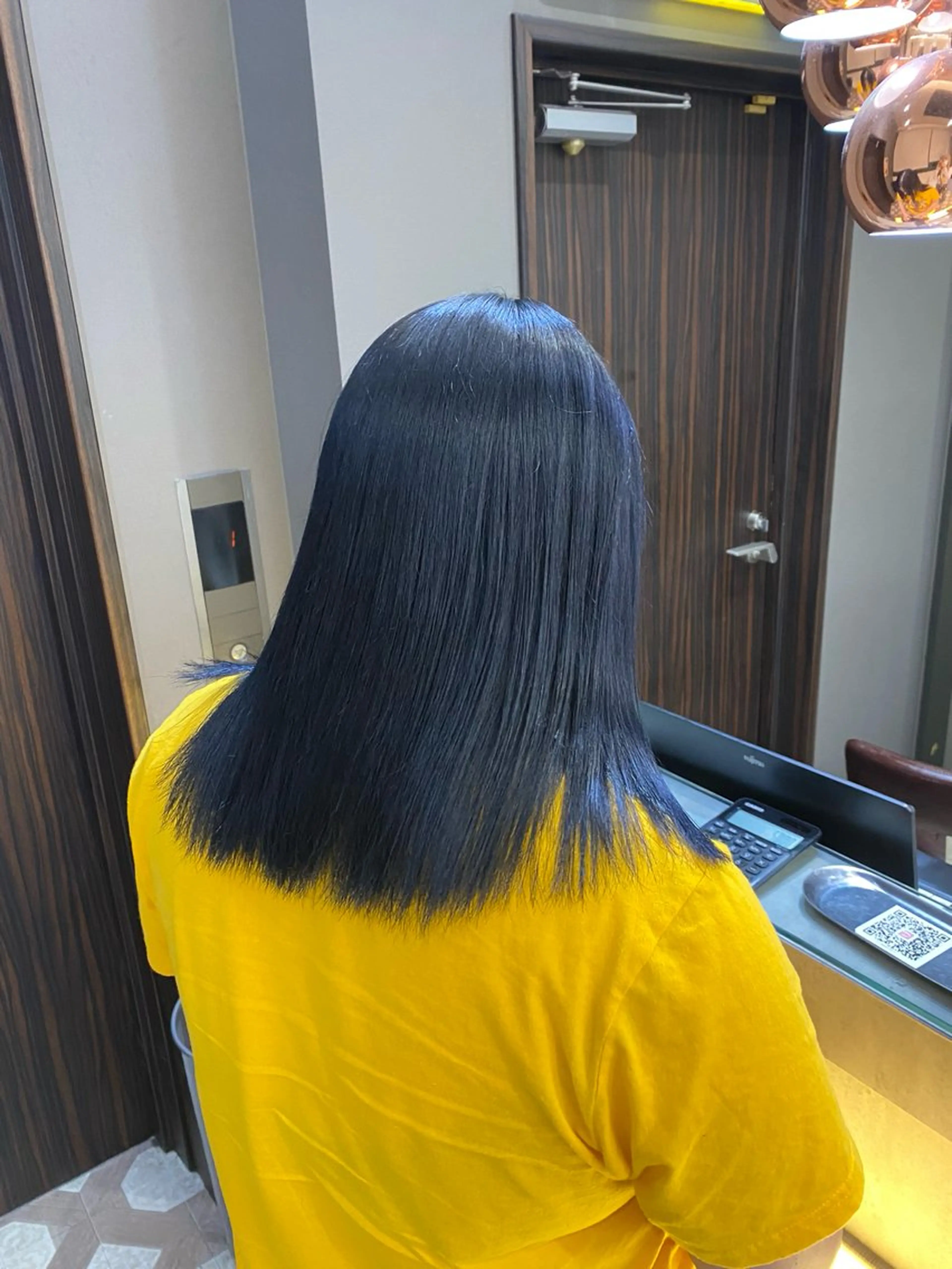 ミディアム ヘアカラー トリートメント noa 寒色系カラーブリーチのヘアスタイル