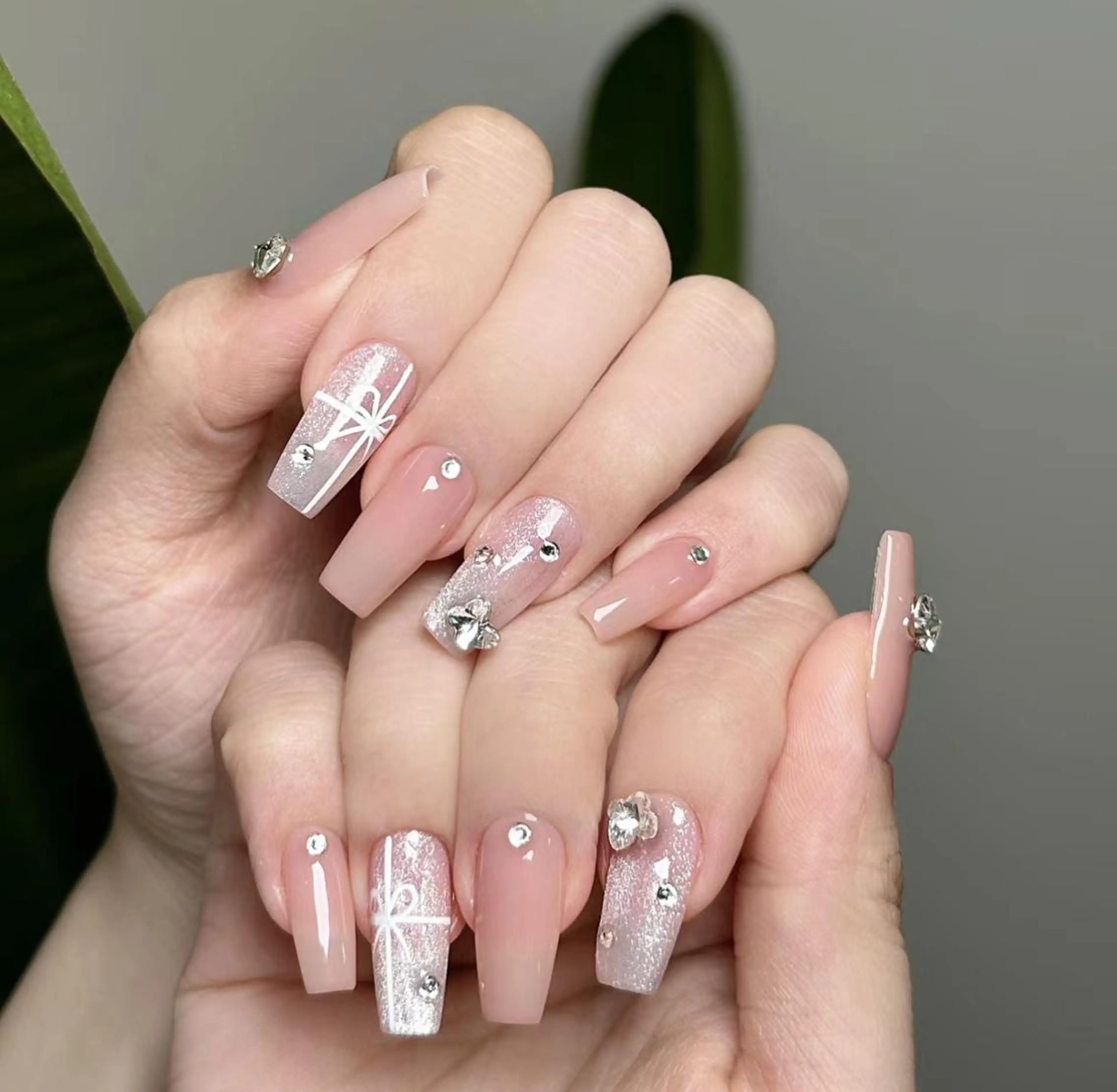 ネイル アートネイル 長さ出し ネイルチップ Queens PUPUのネイルデザイン