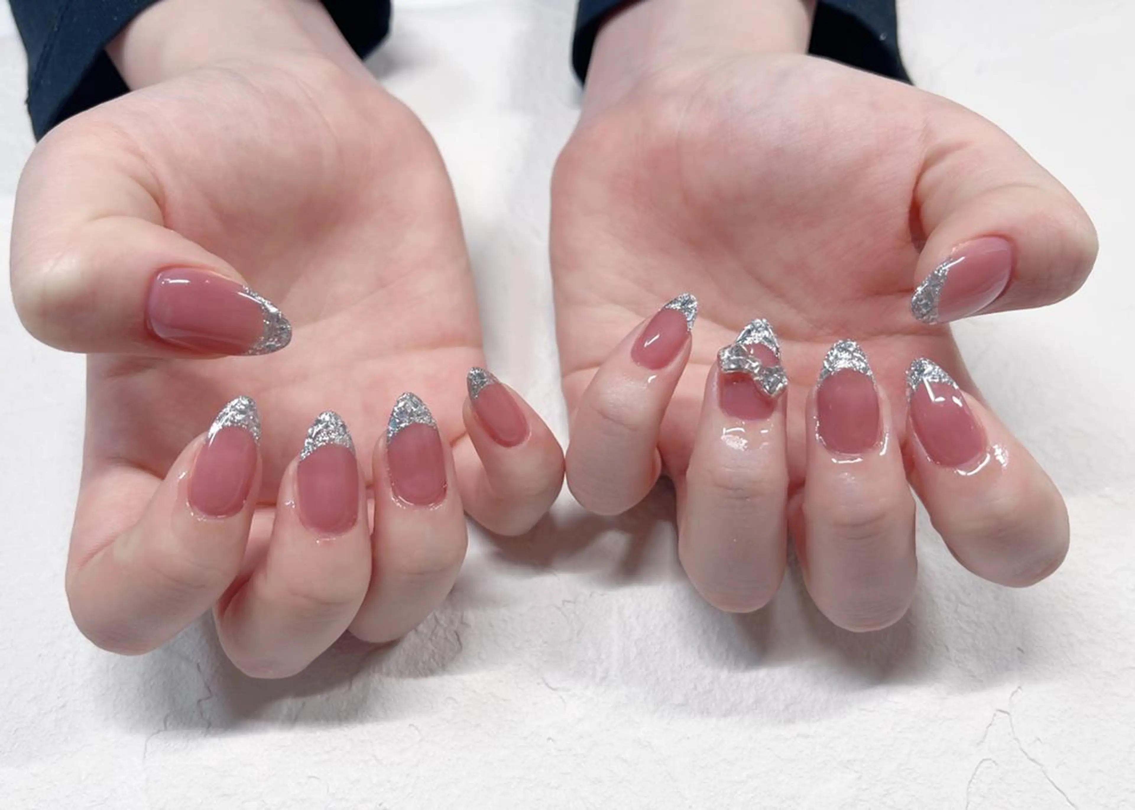 SNS大人気ガラスフレンチ🍒ベース1色付き✨ソフトジェルオフケア込み120分の写真