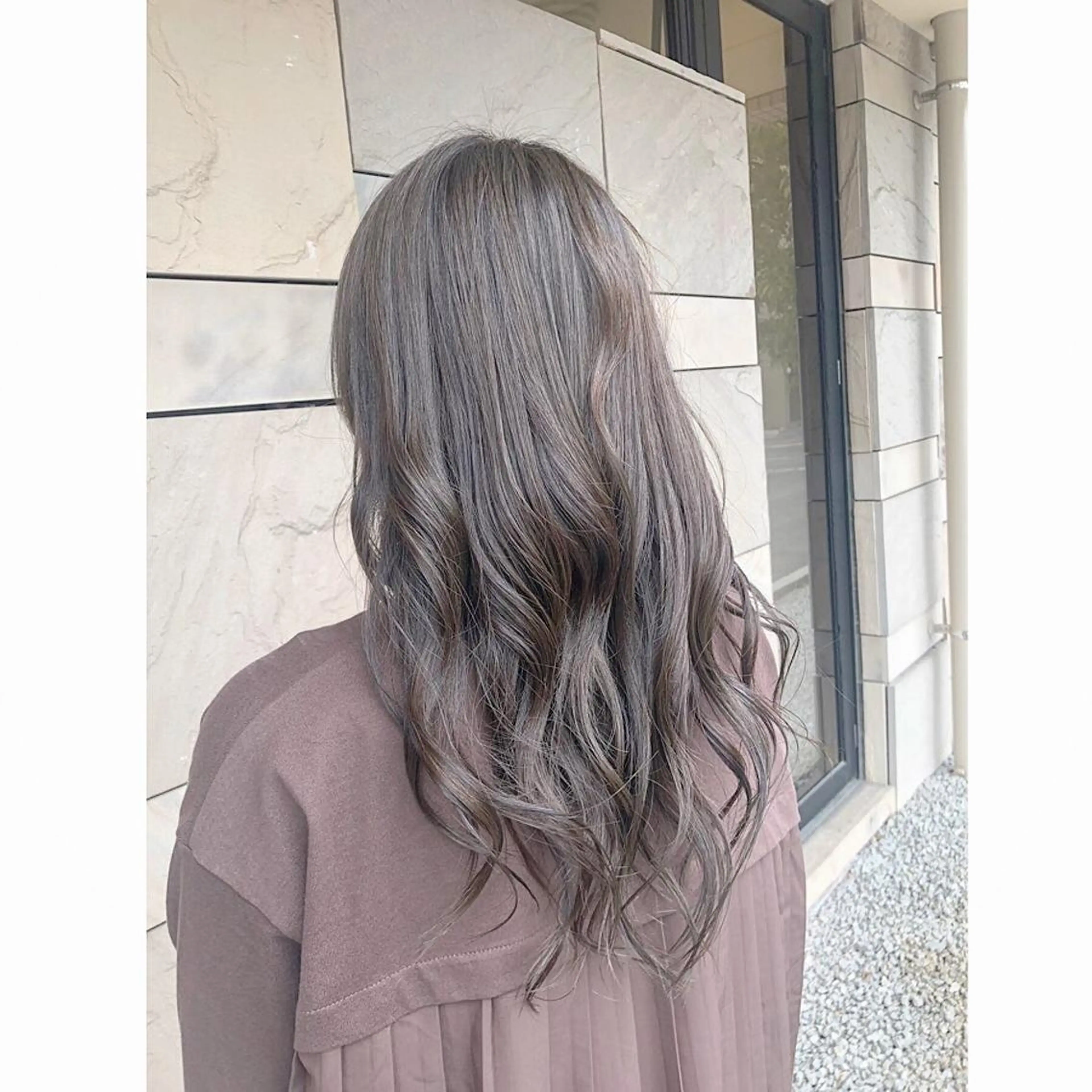 ロング カラー グレージュ 大西 涼のヘアスタイル