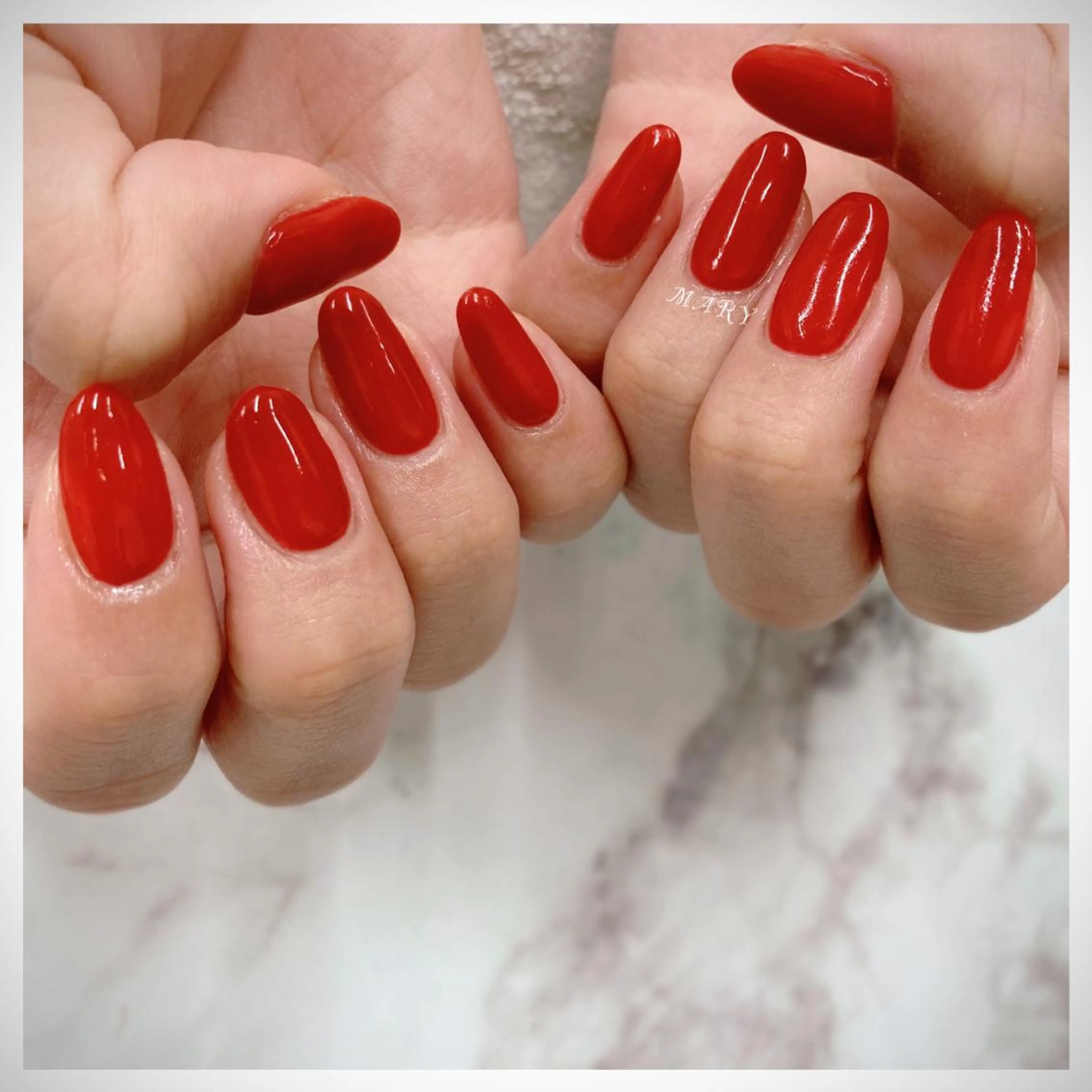 ネイル ニュアンスネイル ワンカラーネイル 赤色 シンプルネイル ハンドネイル Mary nail .narumiのネイルデザイン
