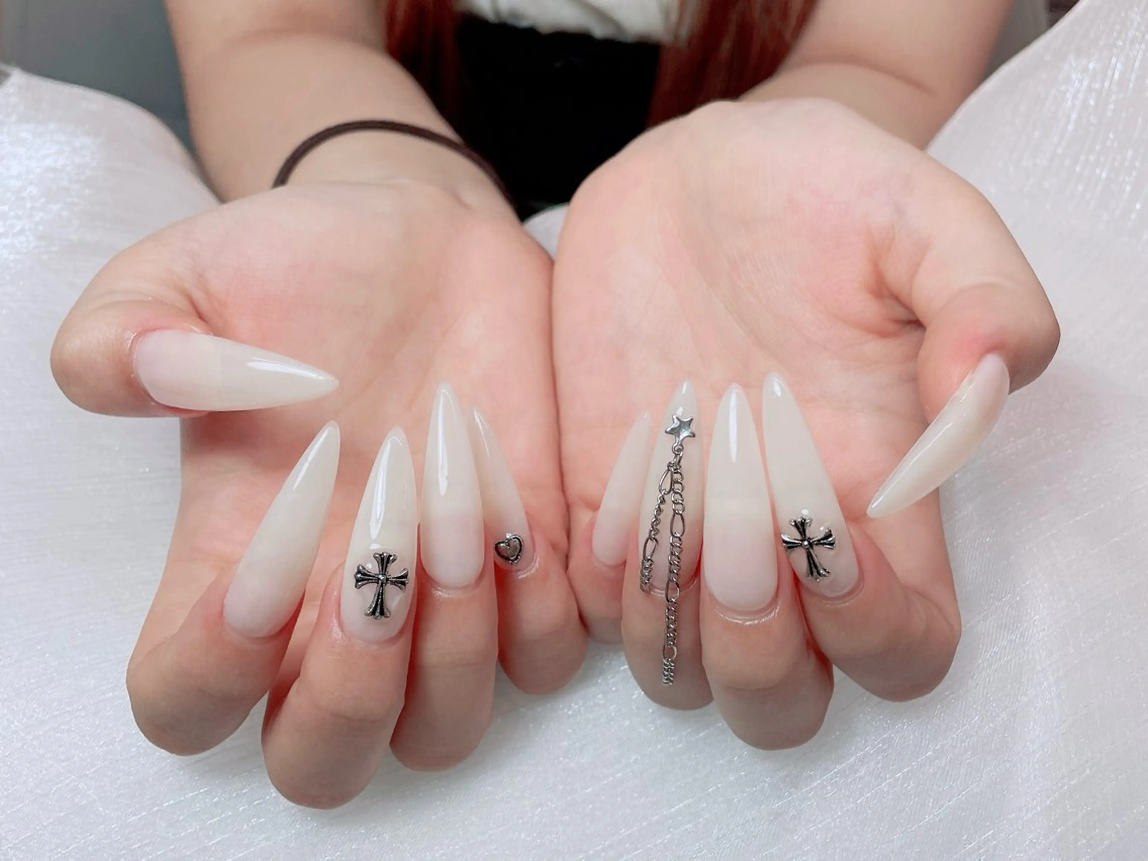 ネイル 長さ出し フットネイル フレンチネイル ジェルネイル ガーリー ハンドネイル NYネイルサロン 千葉中央店のネイルデザイン