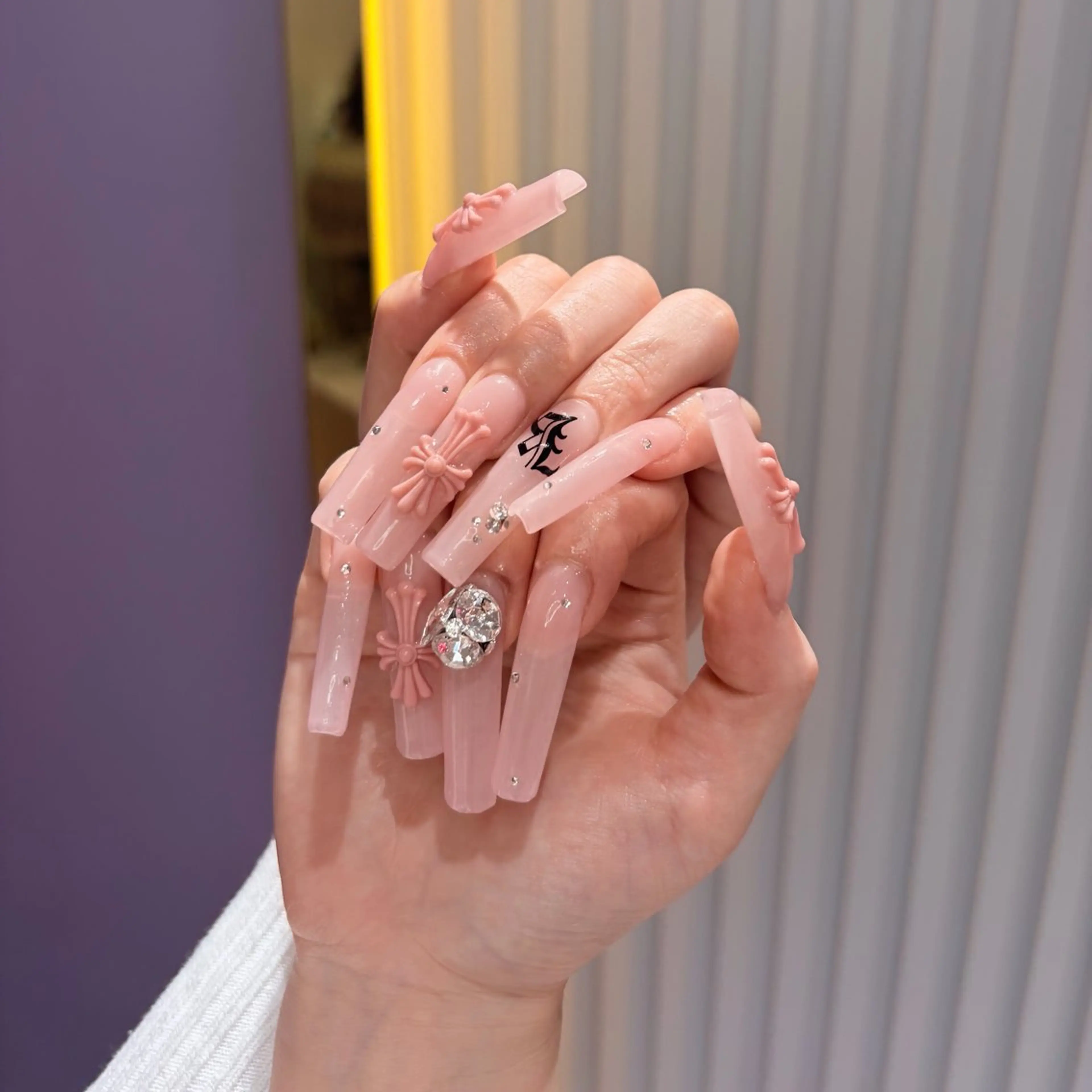 ネイル フットネイル 𝐴𝑘𝑎𝑟𝑖 🤎のネイルデザイン