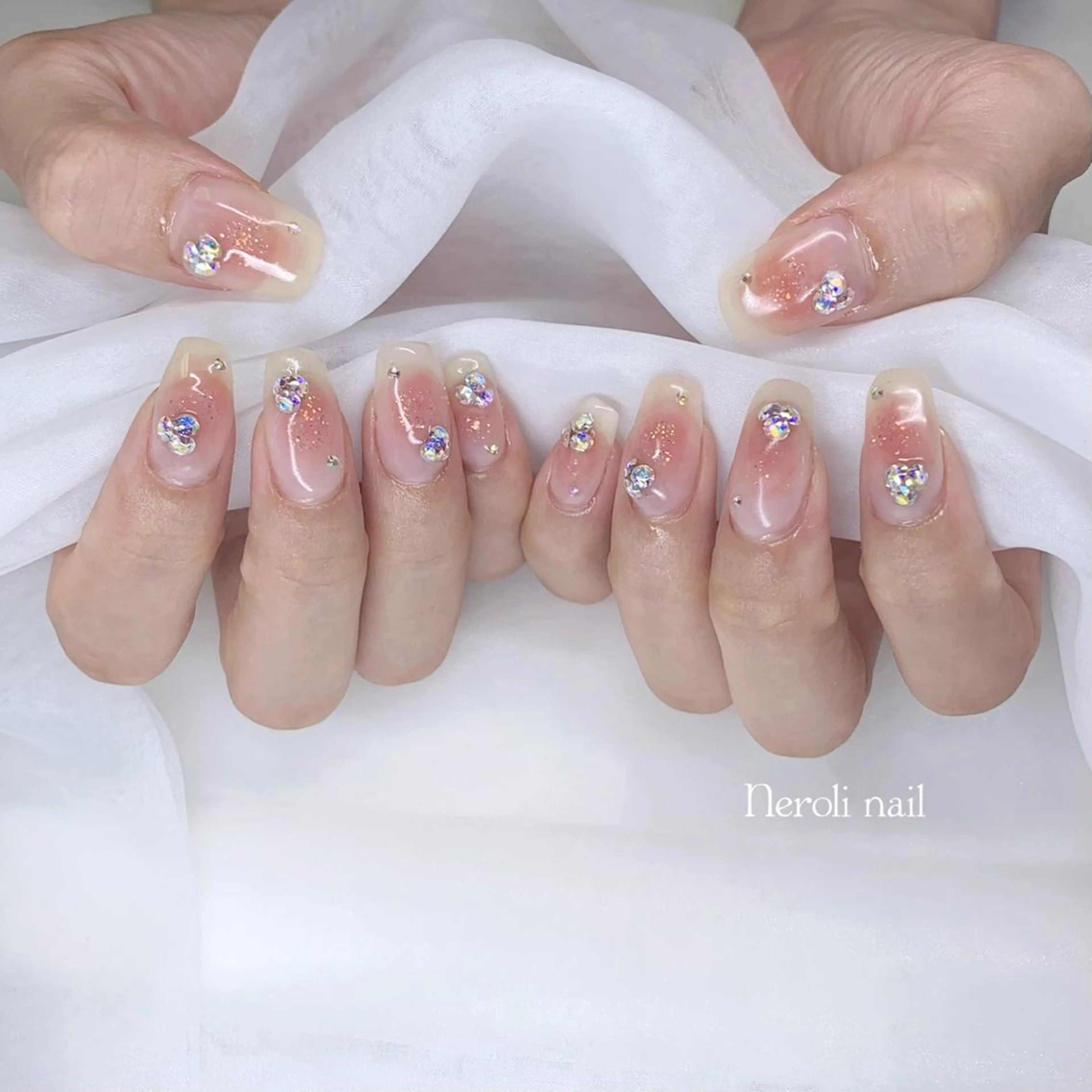 ネイル チークネイル ストーンネイル Neroli nailのネイルデザイン