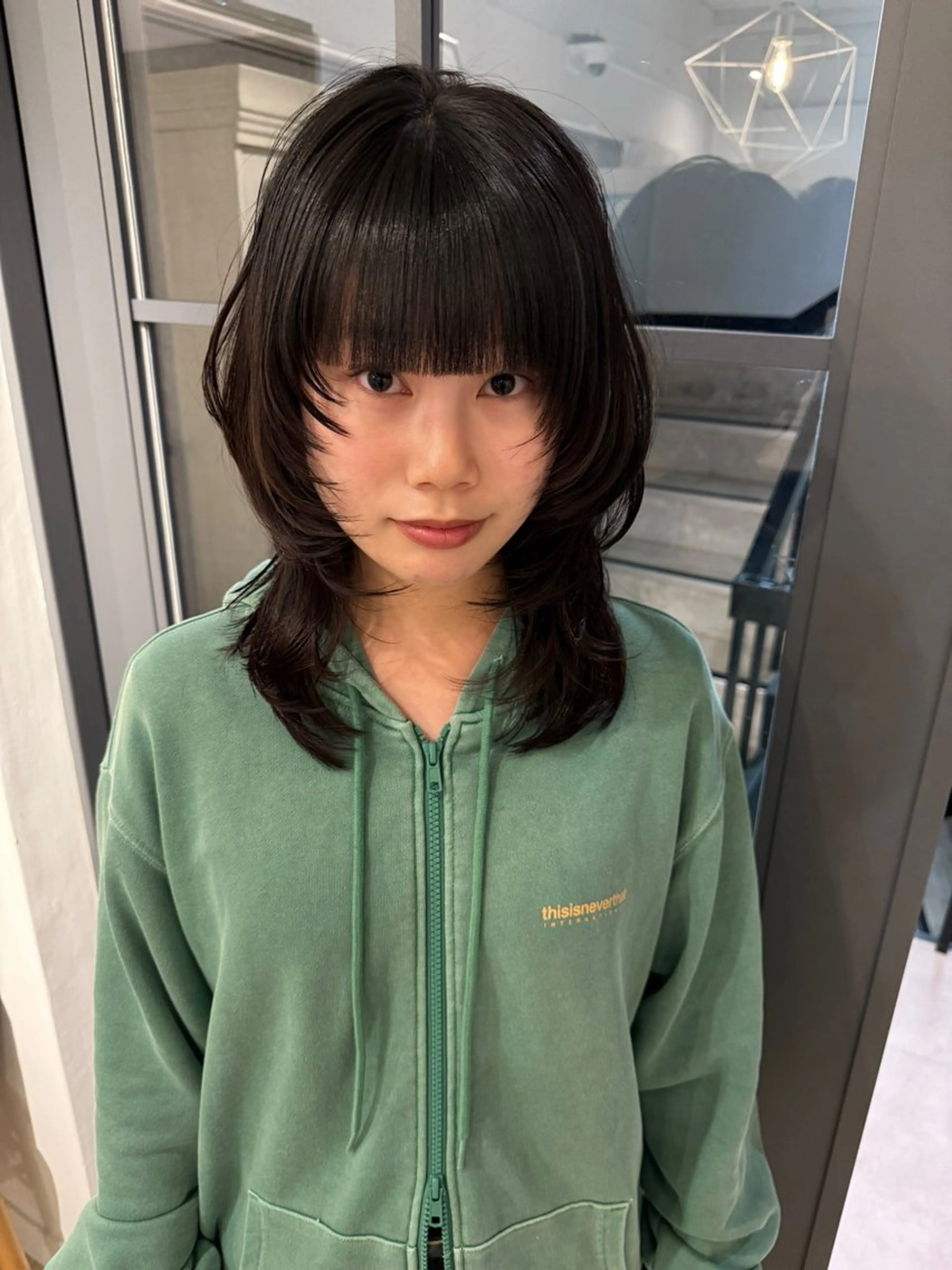 ミディアム レイヤーカット ウルフカット ウルフレイヤー カット ヘアカラー ミカ/名駅/レイヤー /ブリーチなしカラーのヘアスタイル