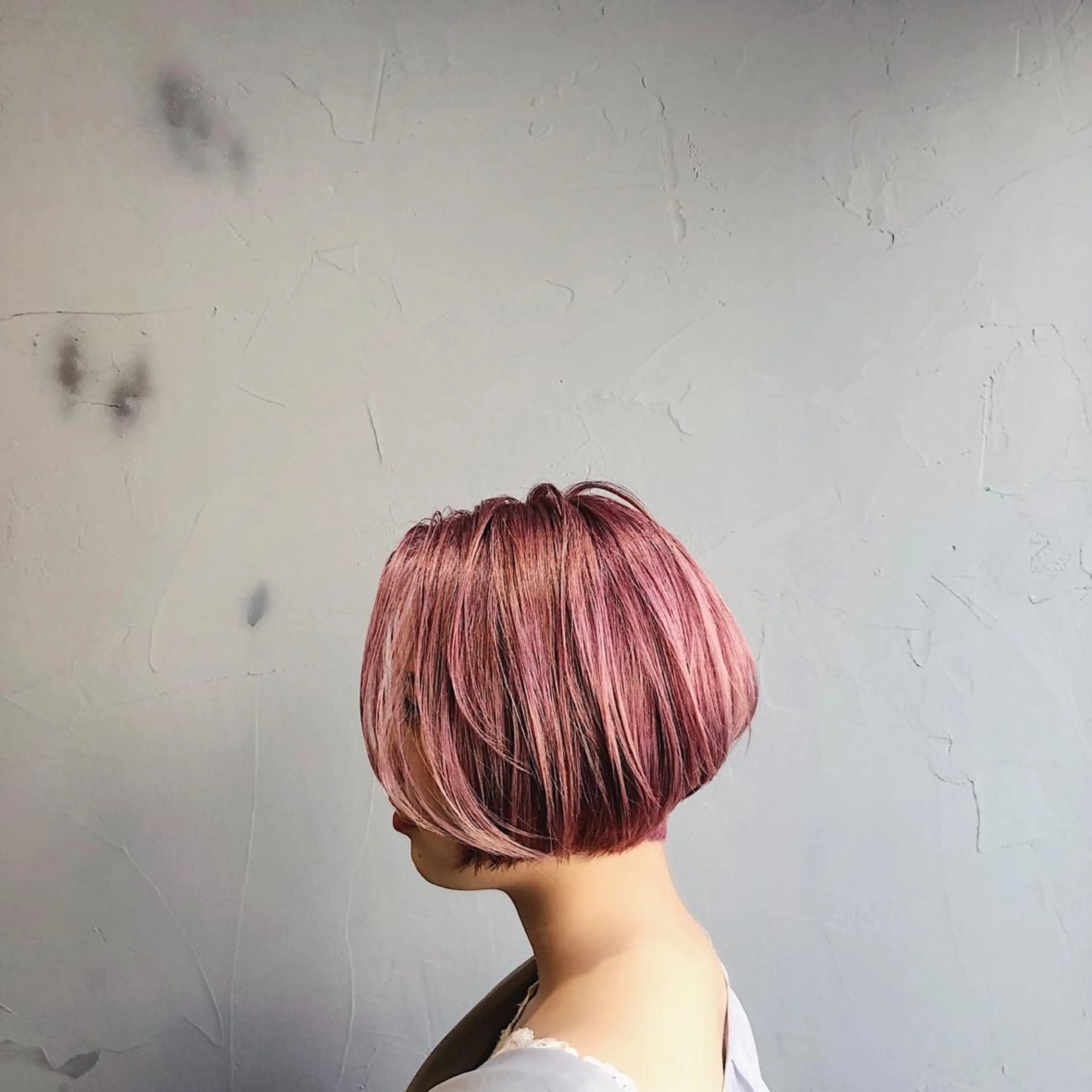 ショート カラー ベージュカラー ブリーチ ケアブリーチ ピンクカラー ピンクベージュ カット ヘアカラー トリートメント 山口 浩之のヘアスタイル