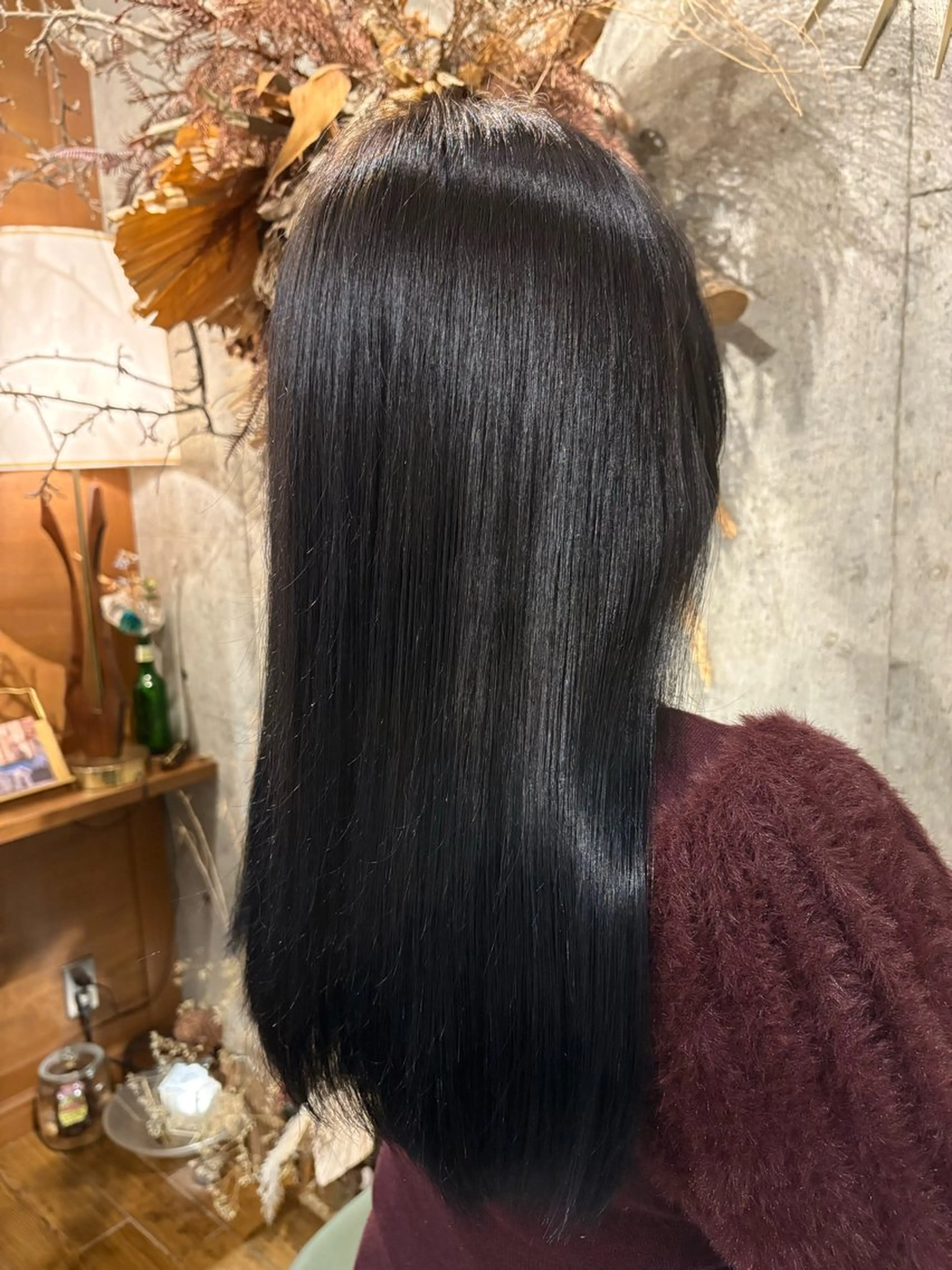 ロング カラー 黒髪 ブリーチ ブルーカラー ブルーブラック ブリーチなしカラー カット ヘアカラー トリートメント I'sm KOUSAKUのヘアスタイル