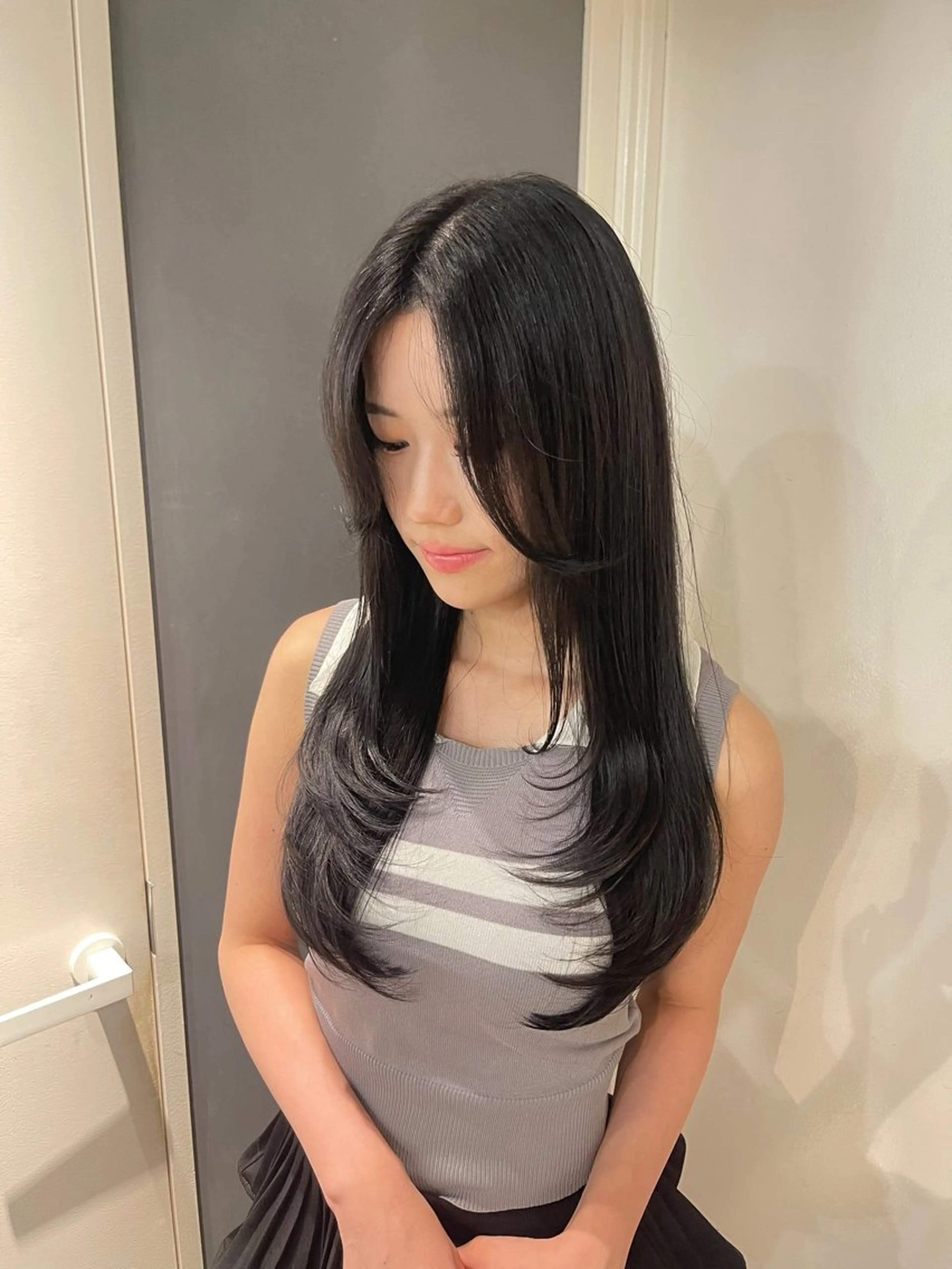 ロング カラー 黒髪 韓国風ヘア レイヤーカット カット ヘアカラー トリートメント 透明感カラー/レイヤ ー/艶髪/NENEのヘアスタイル
