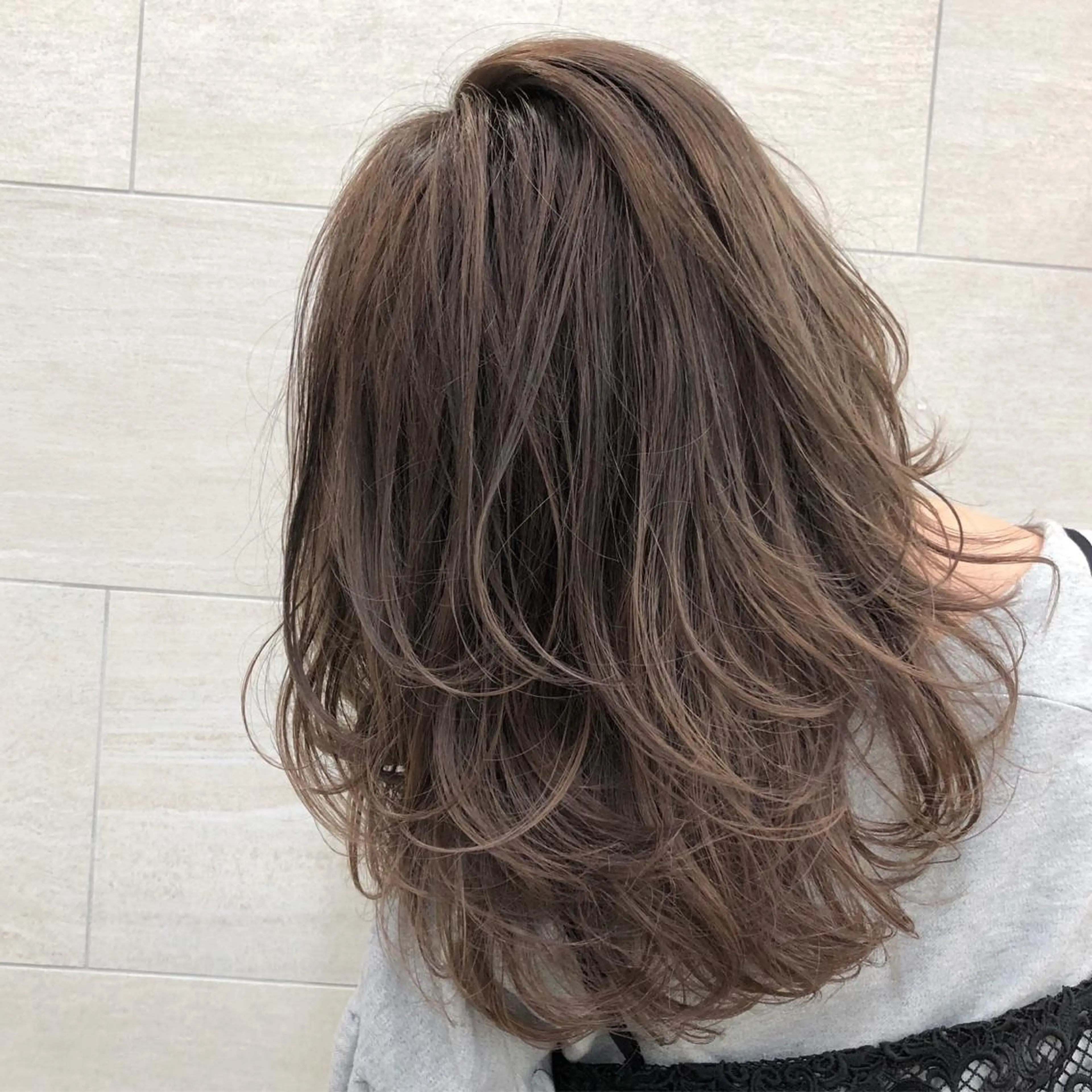 セミロング カラー 透明感カラー グラデーションカラー 外国人風カラー ヘアカラー トリートメント 似合わせ/小顔カット 🔷山方直也のヘアスタイル