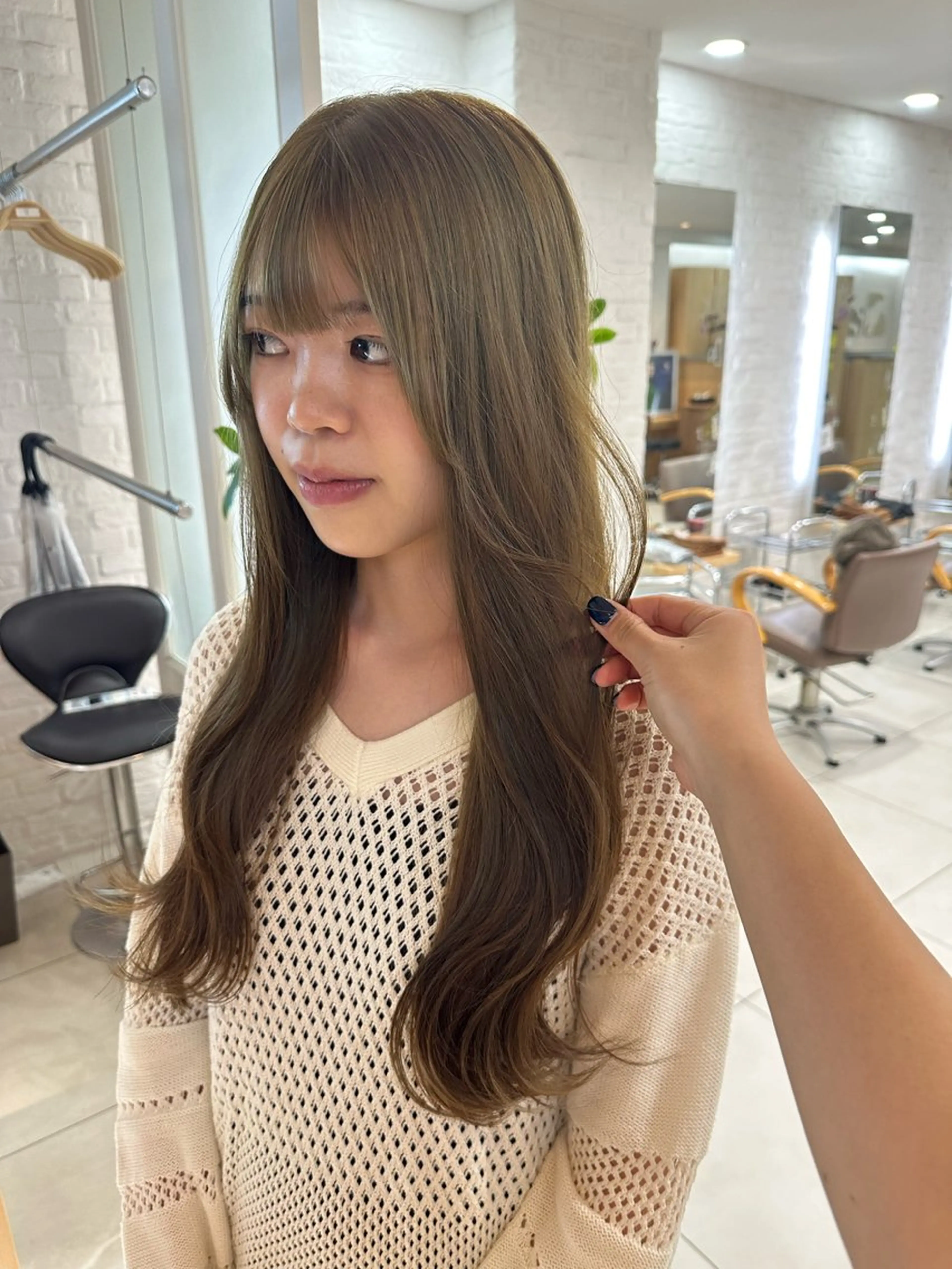 ロング カラー ベージュカラー ブリーチ ダブルカラー ブリーチなしカラー オリーブベージュ ヘアカラー トリートメント 山下恋佳/矢場町/ ブリーチ/ショートのヘアスタイル