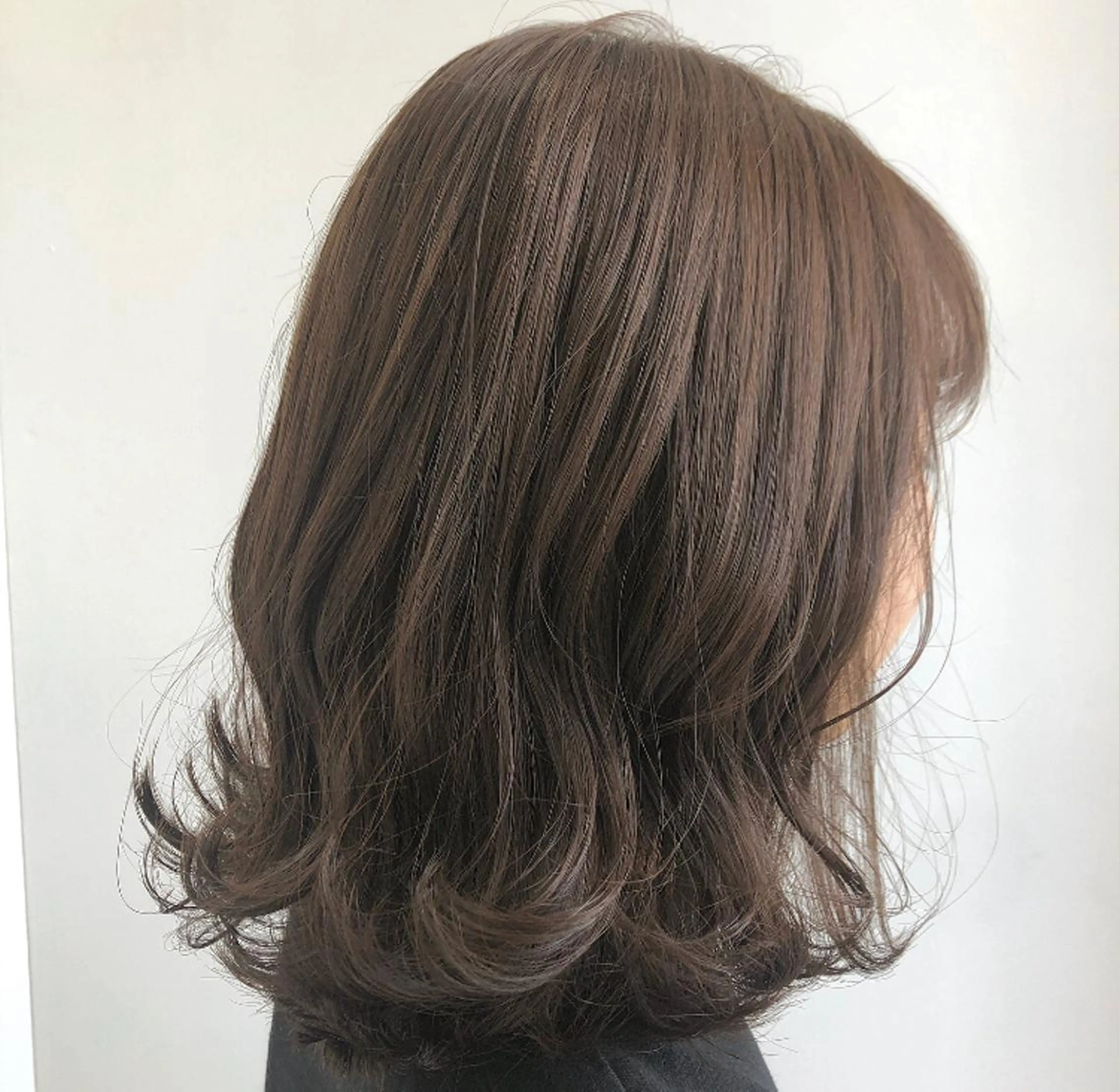 ミディアム カラー アッシュ アッシュブラウン ブリーチ ブラウンカラー ブリーチなしカラー レイヤー/ハイトーン 🧸SENAのヘアスタイル