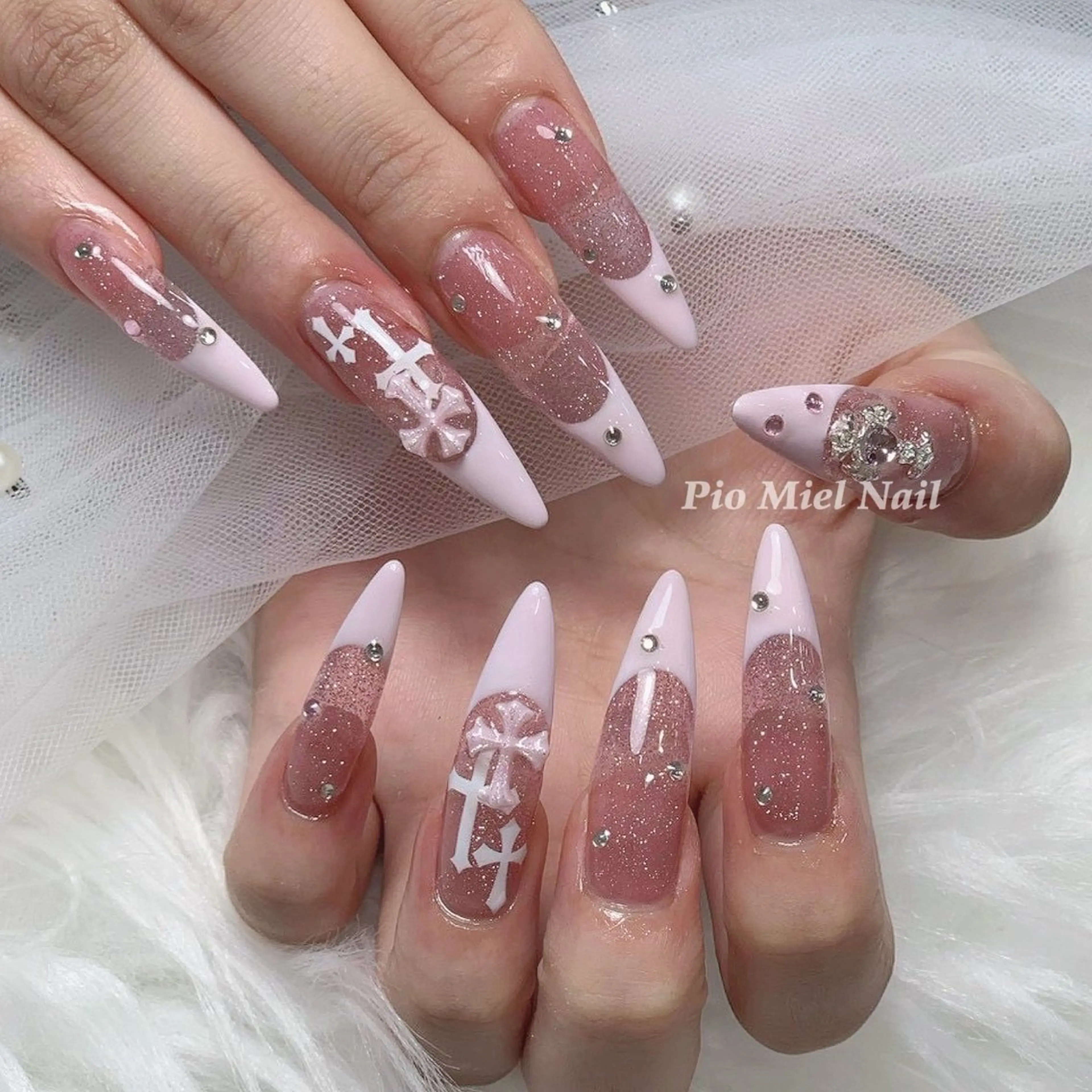 ネイル フレンチネイル ラメ(グリッター) ピンク ワンホンネイル ホワイト ハンドネイル HANA 長さだしのネイルデザイン