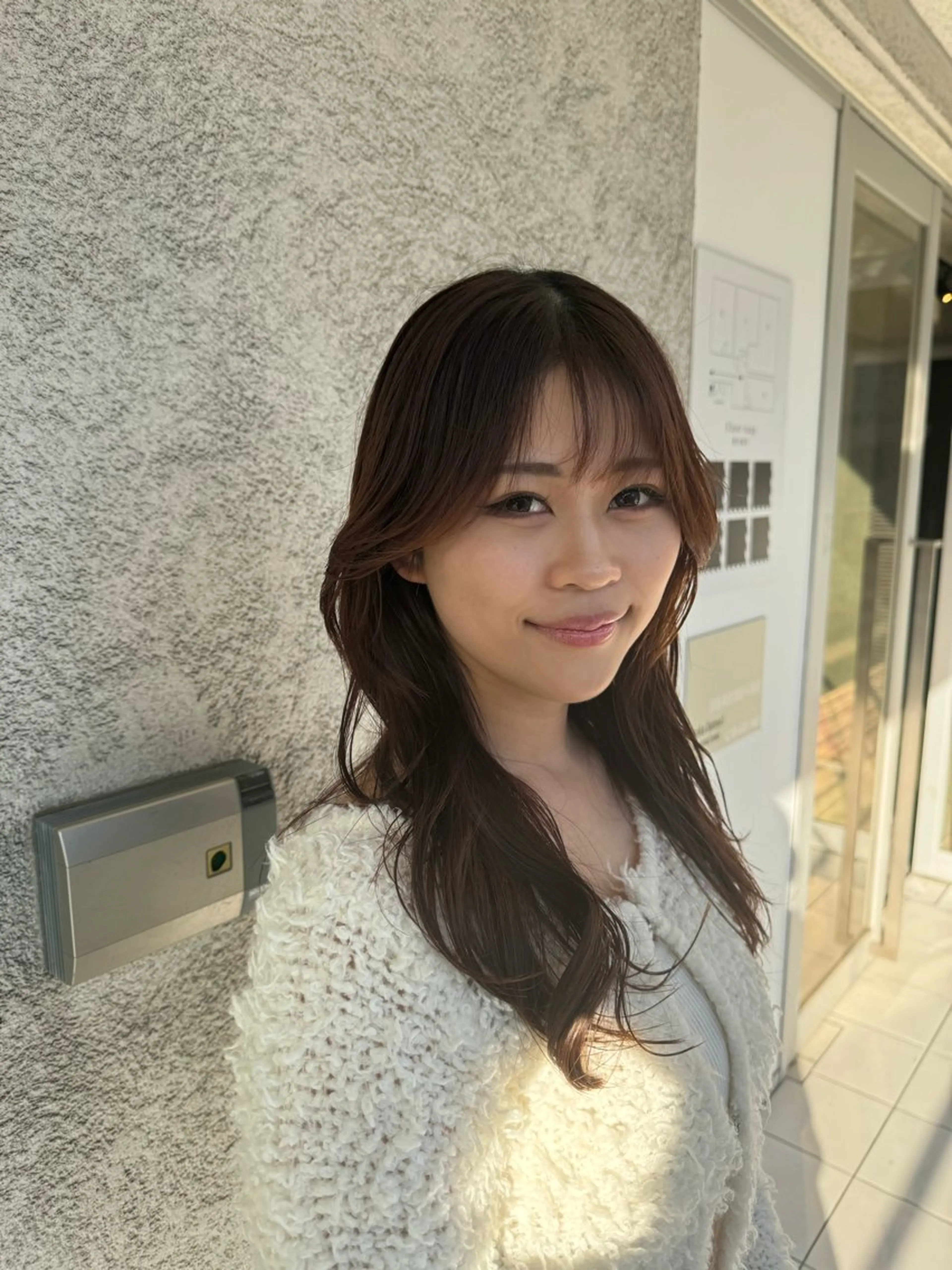 前髪顔まわりレイヤー+毛先カット+毛量調節の写真